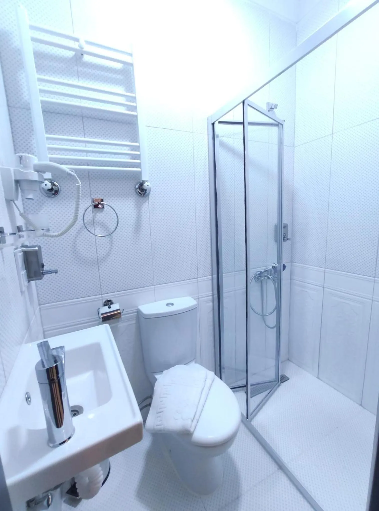 Shower in Family Istanbul Hotel