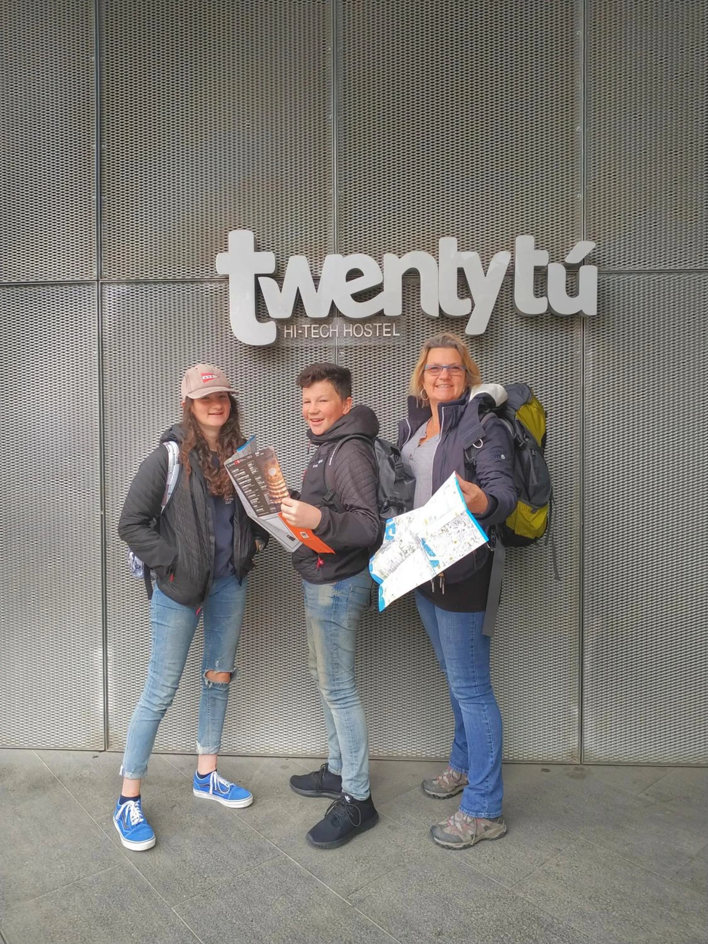 Lobby or reception in Twentytu Hostel Barcelona