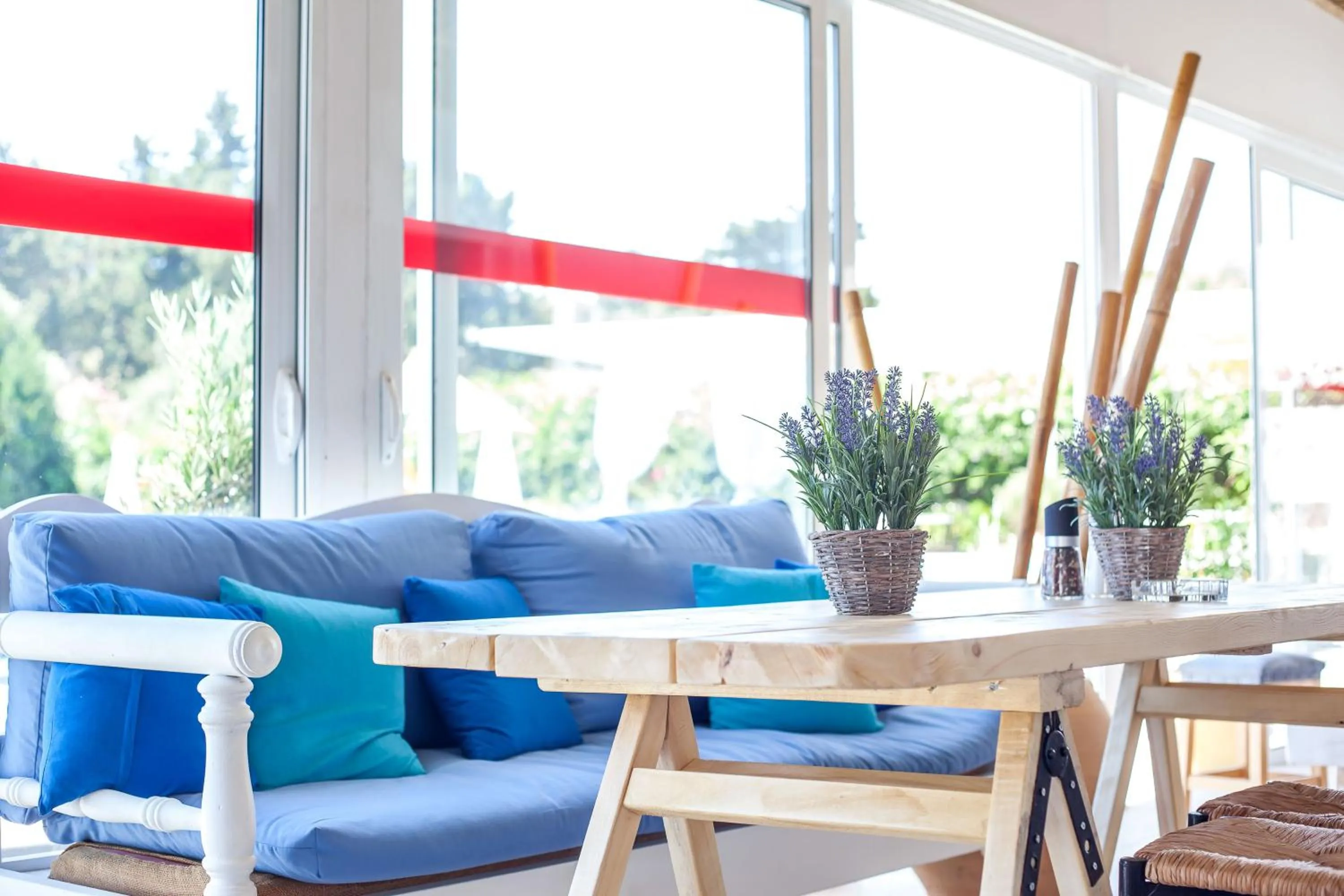 Restaurant/places to eat in Tinas Plus Hotel