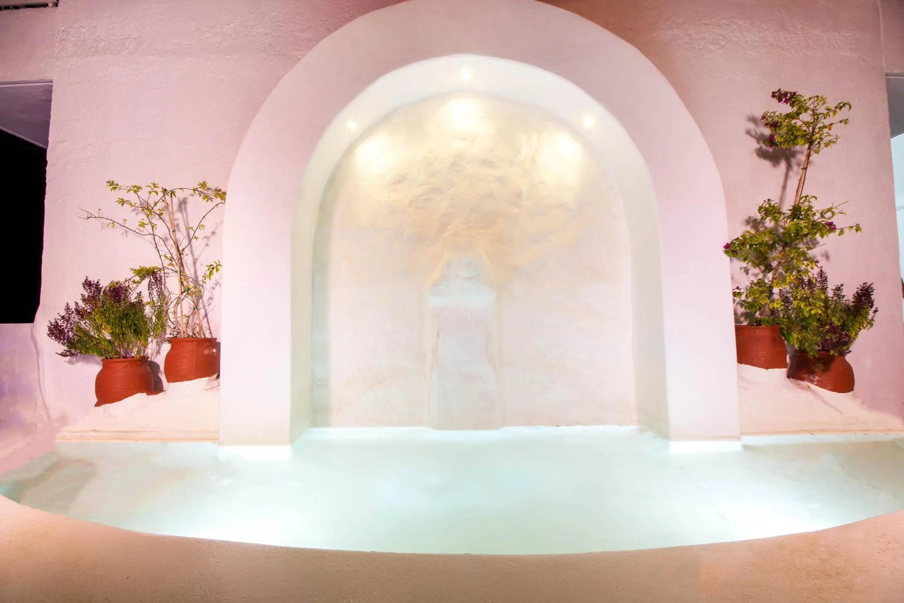 Decorative detail in Tinas Plus Hotel