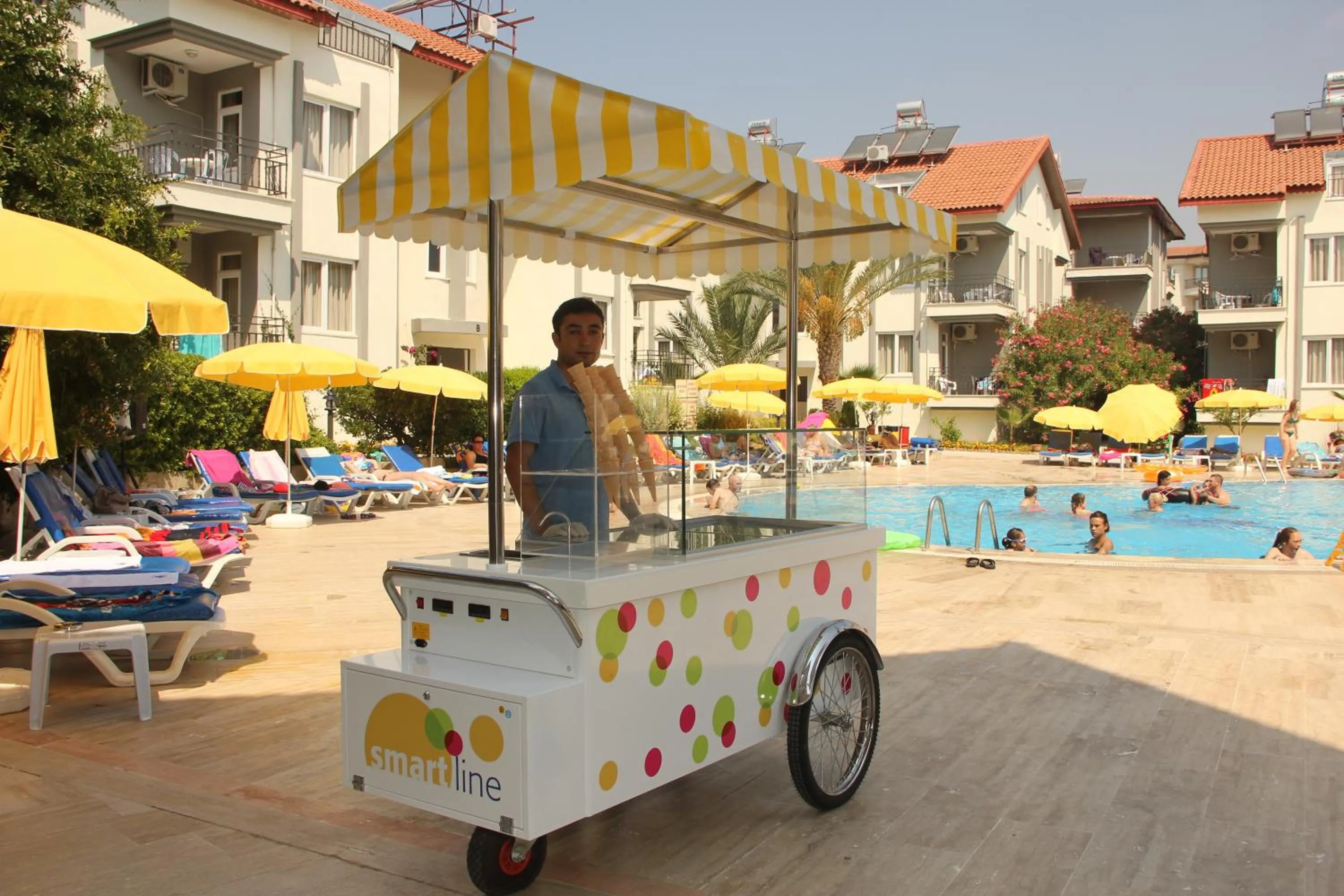 Swimming pool in Sunlight Garden Hotel