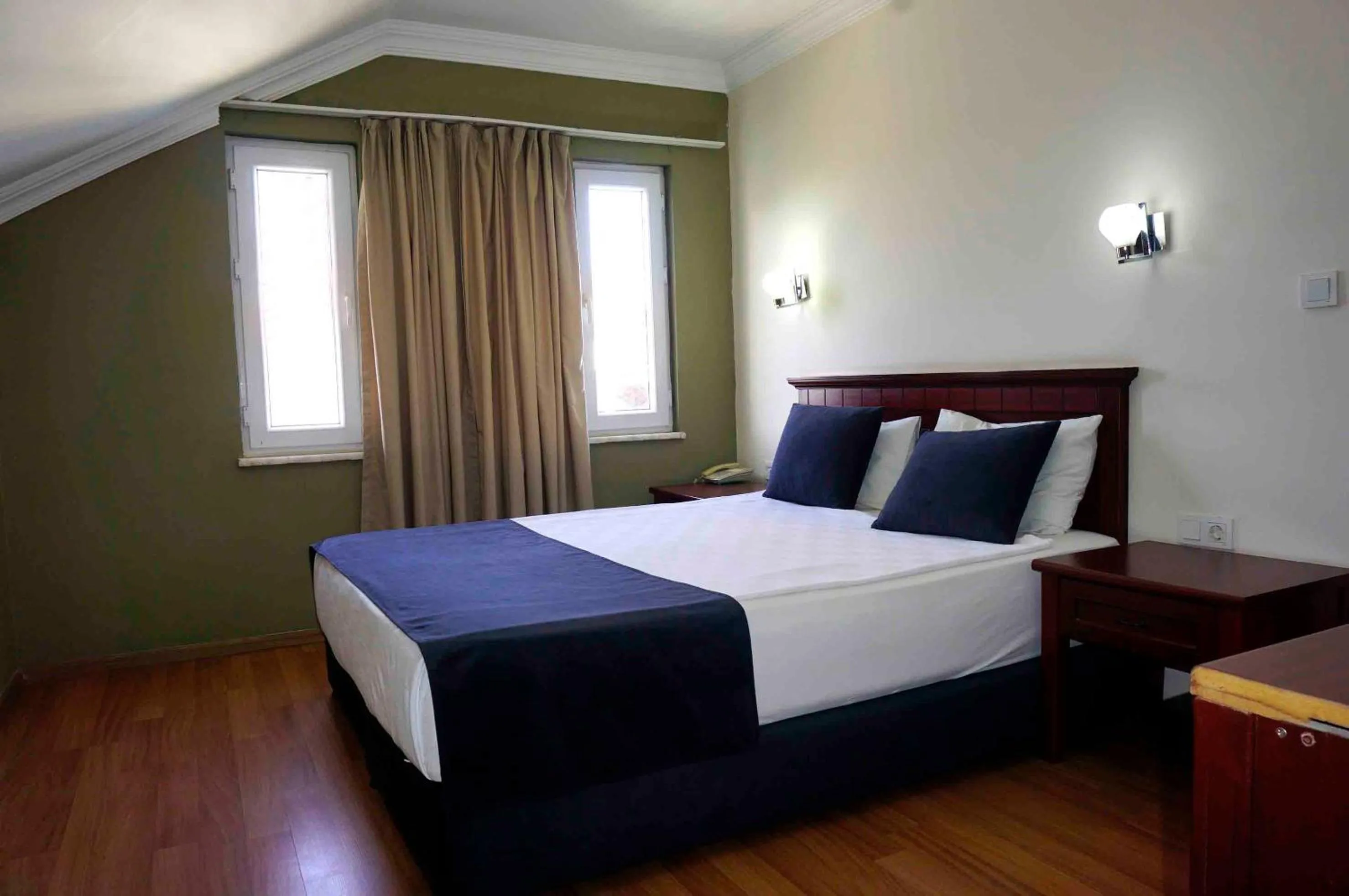 Bed in Sunlight Garden Hotel