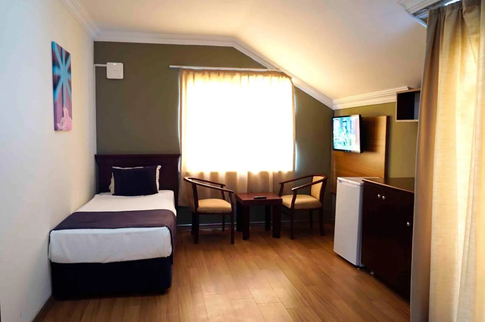 Photo of the whole room, Bed in Sunlight Garden Hotel