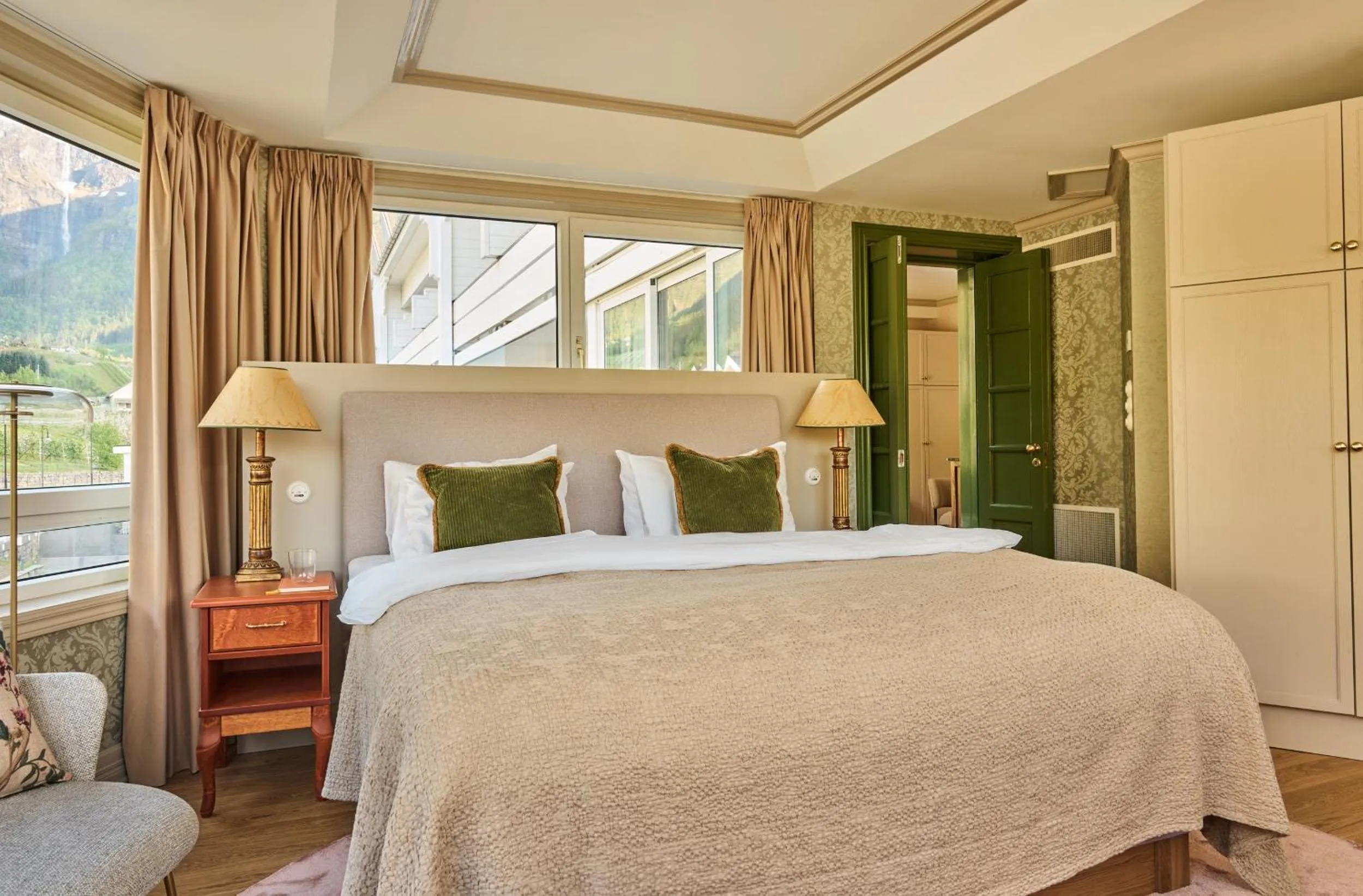 Bedroom, Bed in Hotel Ullensvang