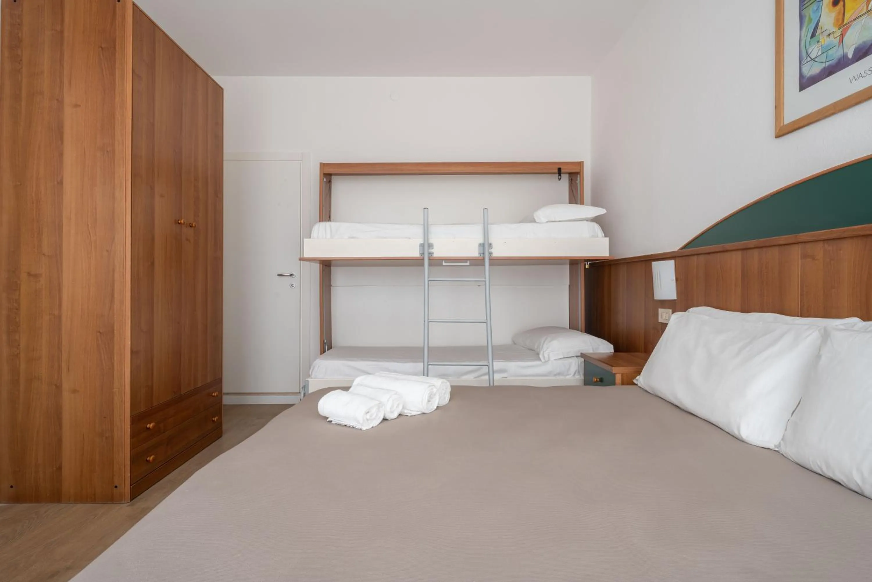 Photo of the whole room, Bed in Hotel Boston 3 Stelle Superior Frontemare