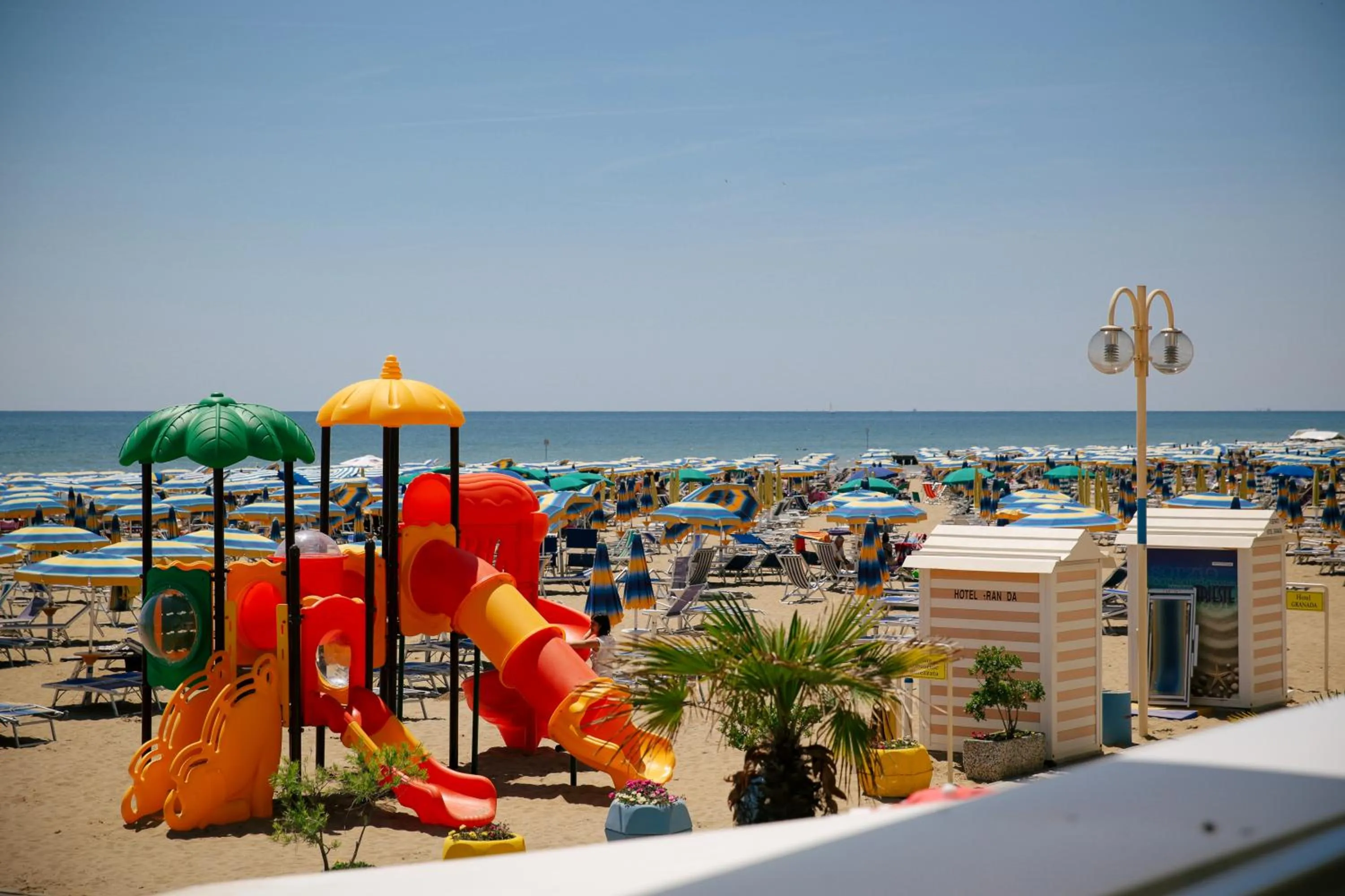 Beach in Hotel Boston 3 Stelle Superior Frontemare