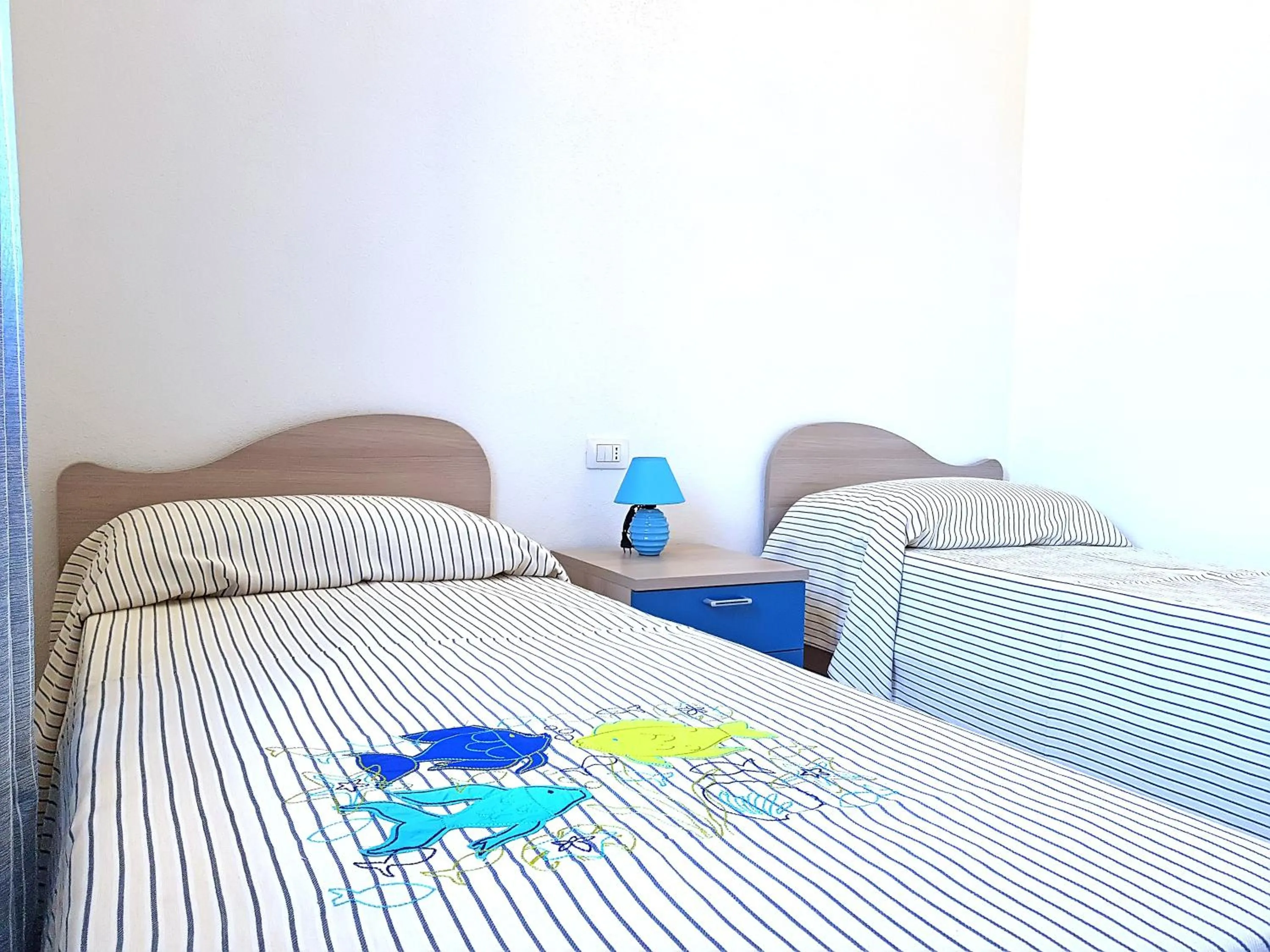 Bedroom, Bed in villette acquamarina Budoni