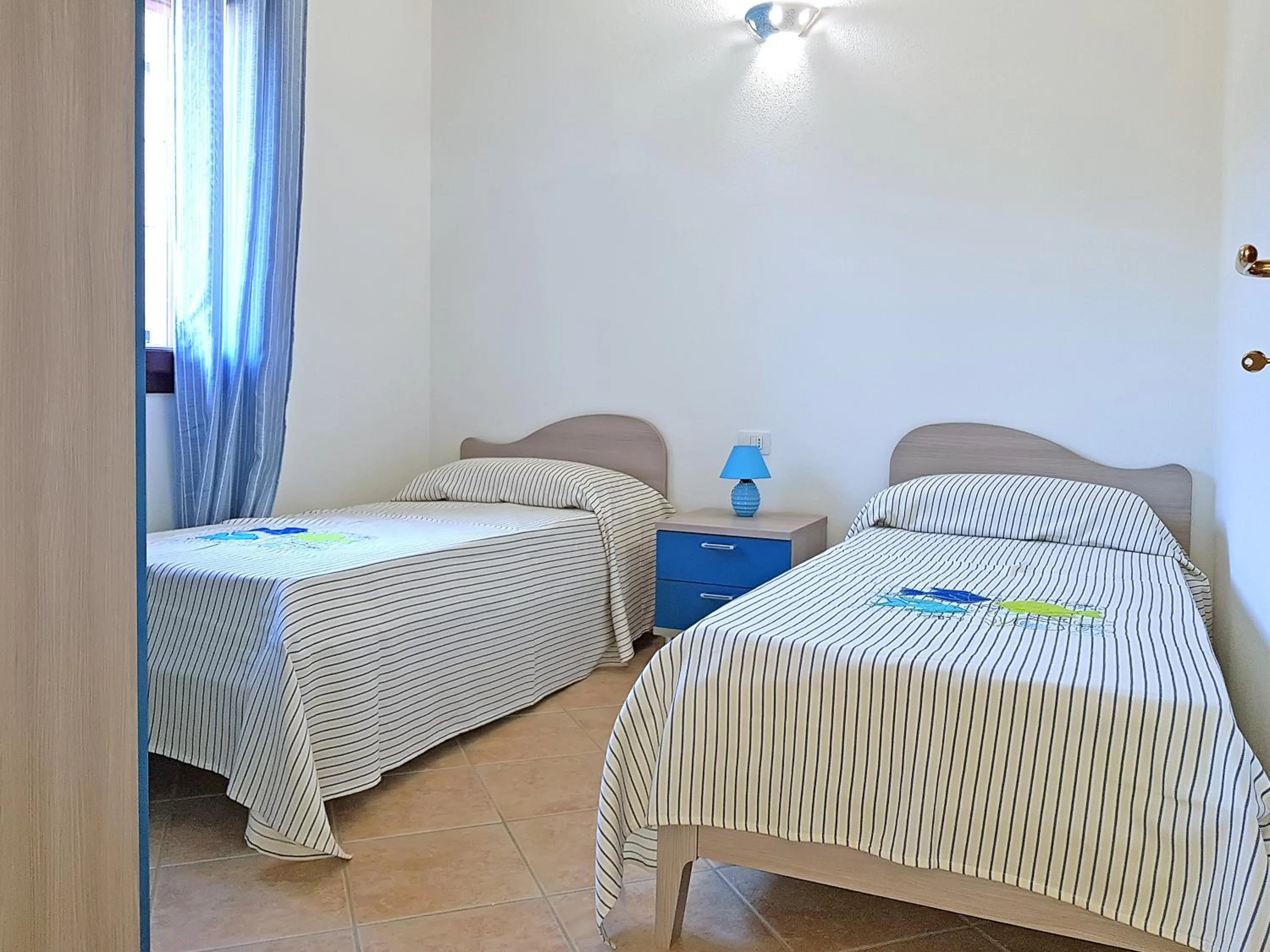 Bedroom, Bed in villette acquamarina Budoni