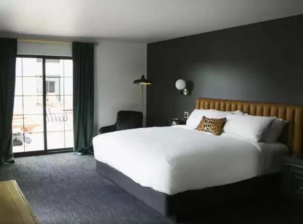 Bed in The Inn Hotel, Ascend Hotel Collection