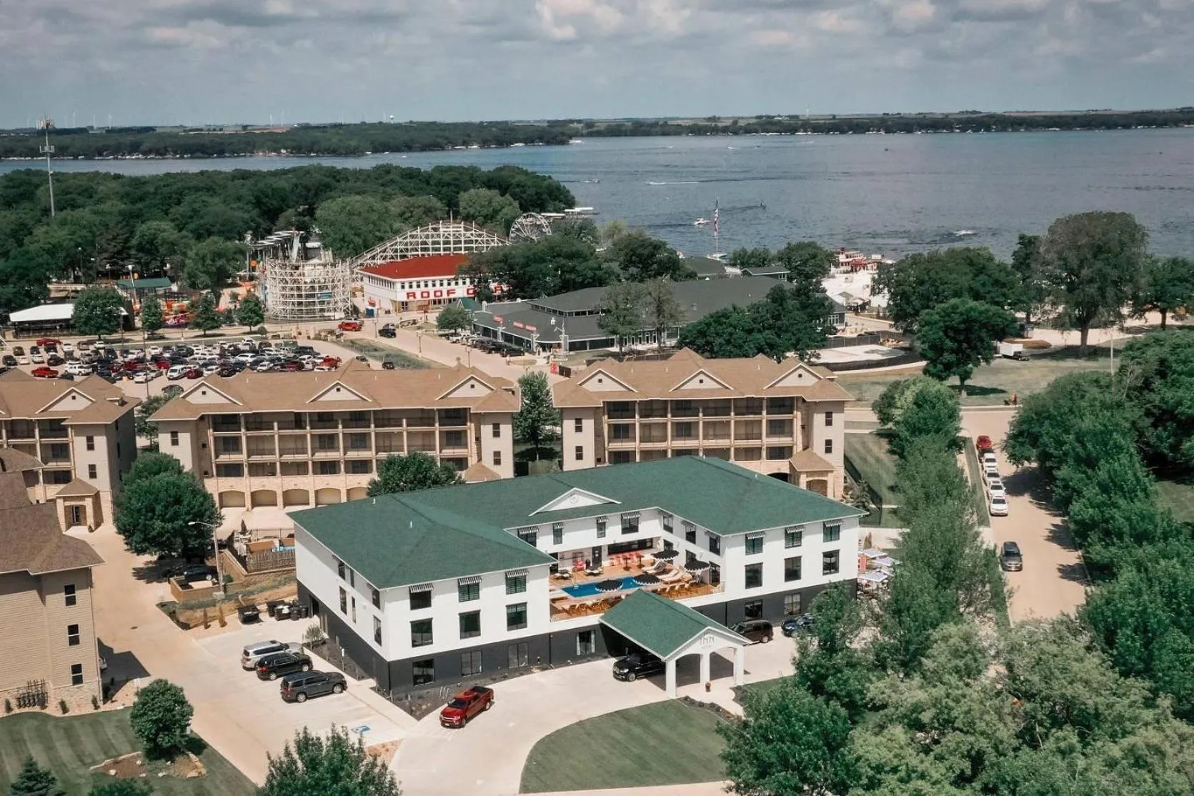 Property building in The Inn Hotel Lake Okoboji, an Ascend Collection Hotel