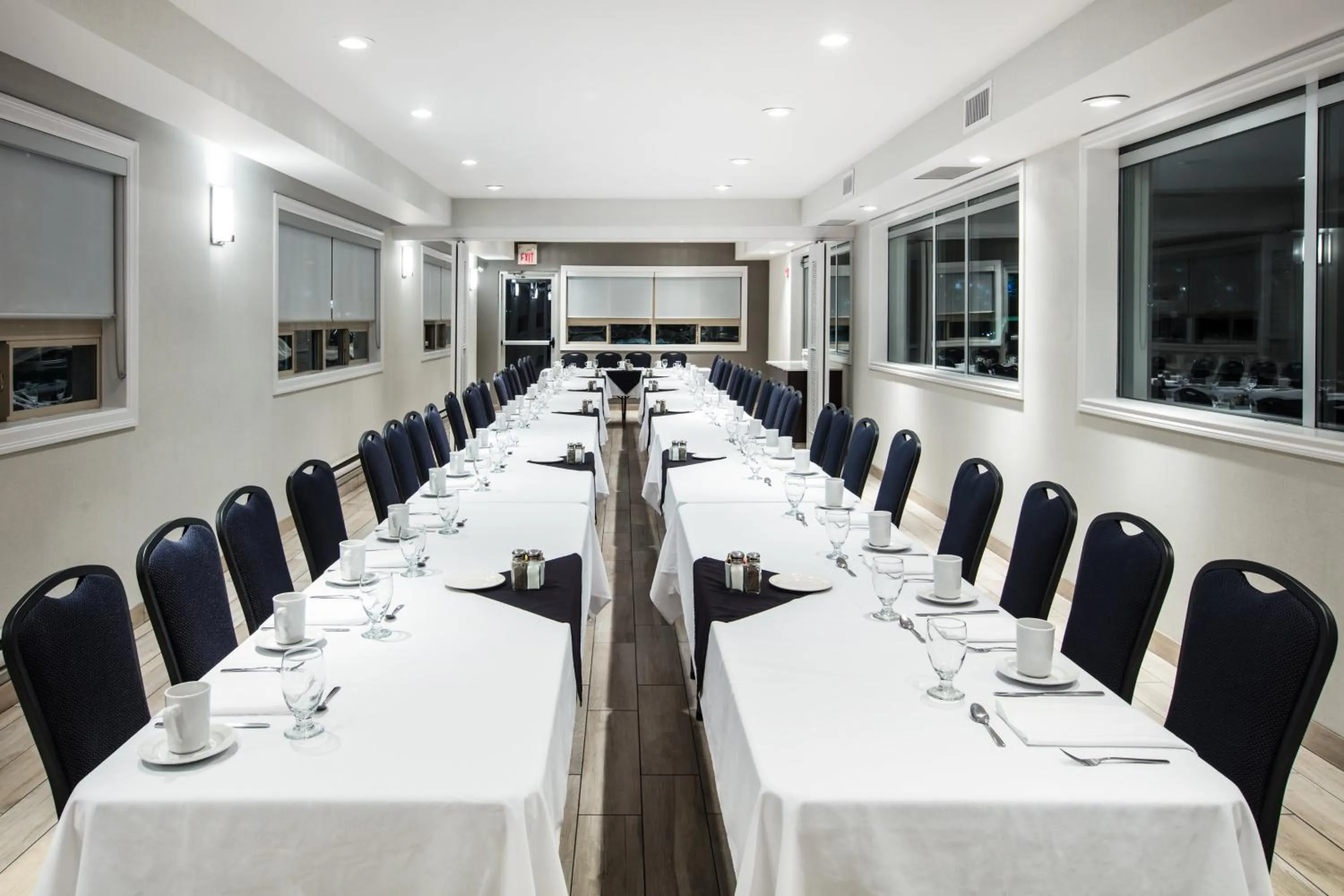 Meeting/conference room in Holiday Inn & Suites Grande Prairie by IHG