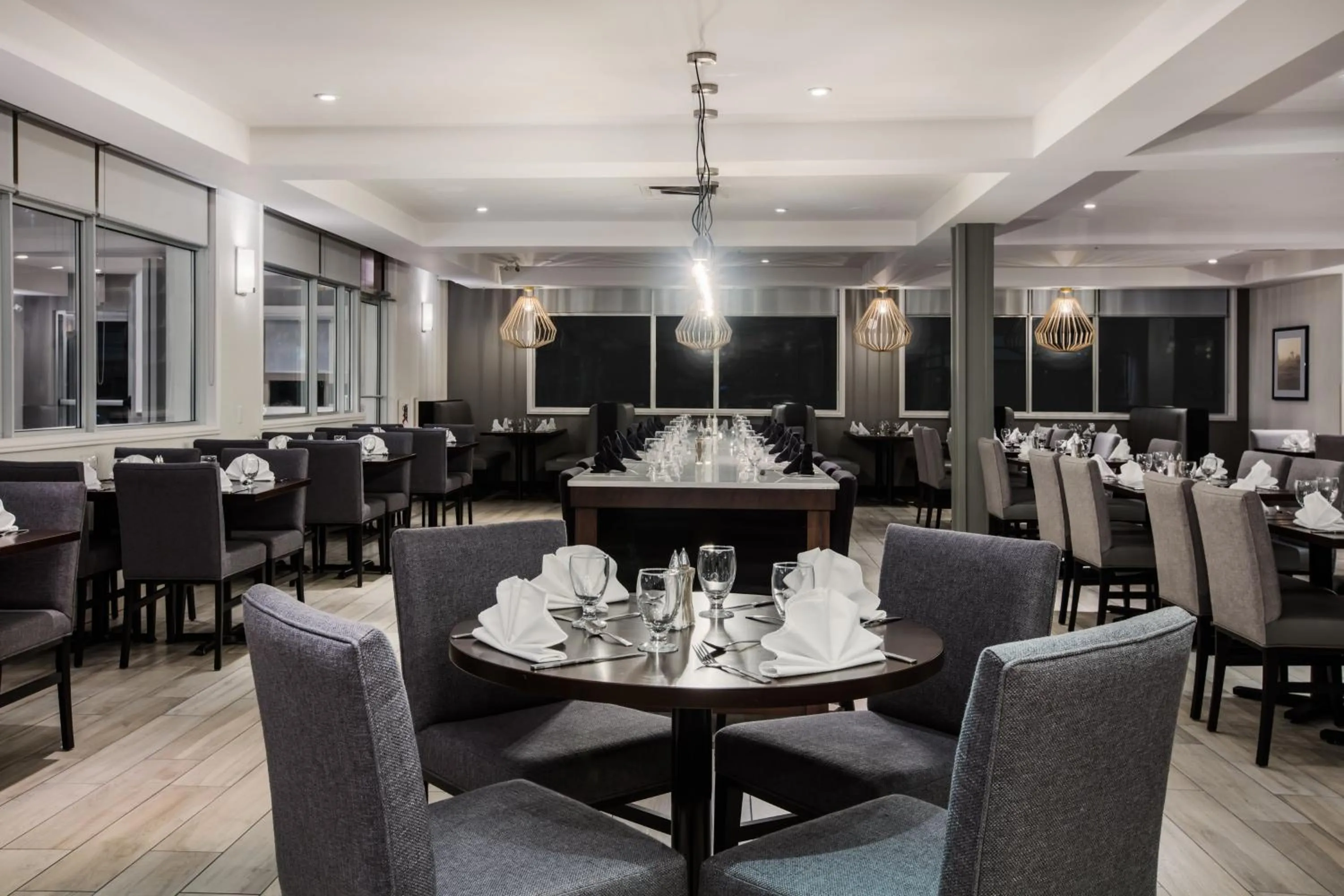 Restaurant/places to eat in Holiday Inn & Suites Grande Prairie by IHG