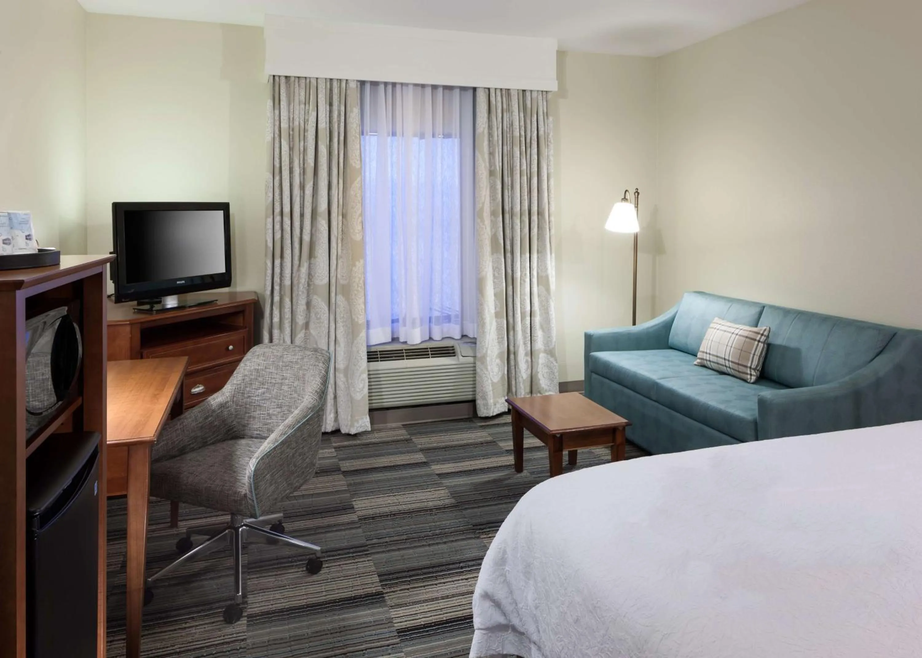 Bedroom, Bed in Hampton Inn & Suites Colorado Springs/I-25 South