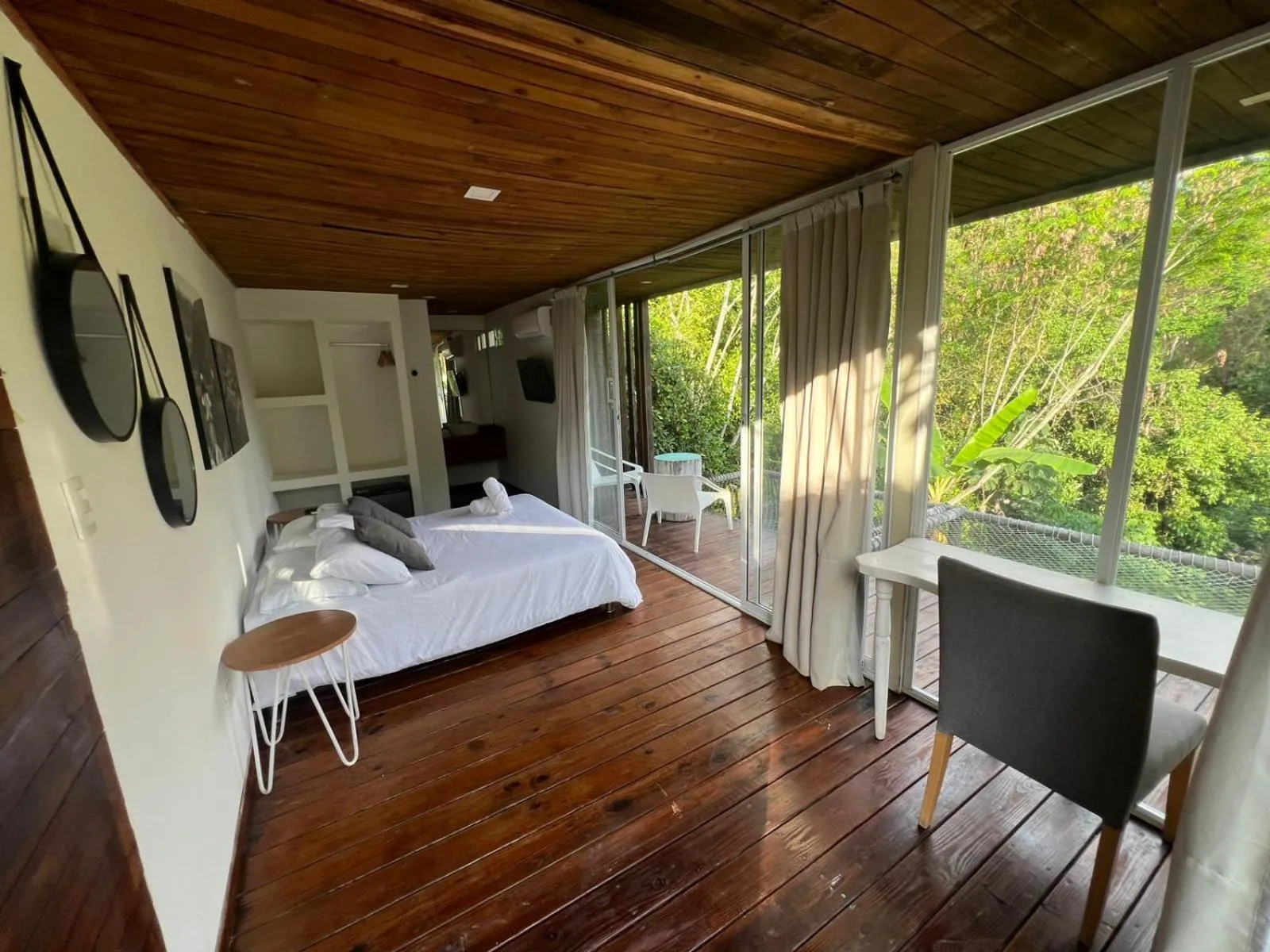 Photo of the whole room, Bed in Costeño River Minca
