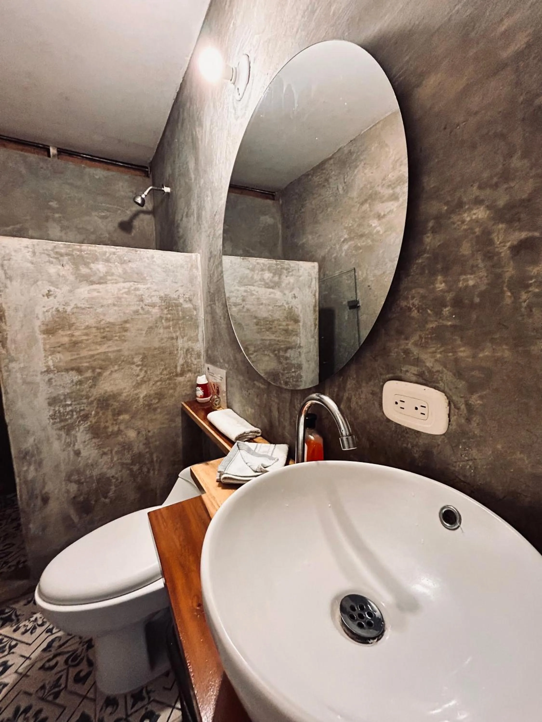 Shower in Costeño River Minca