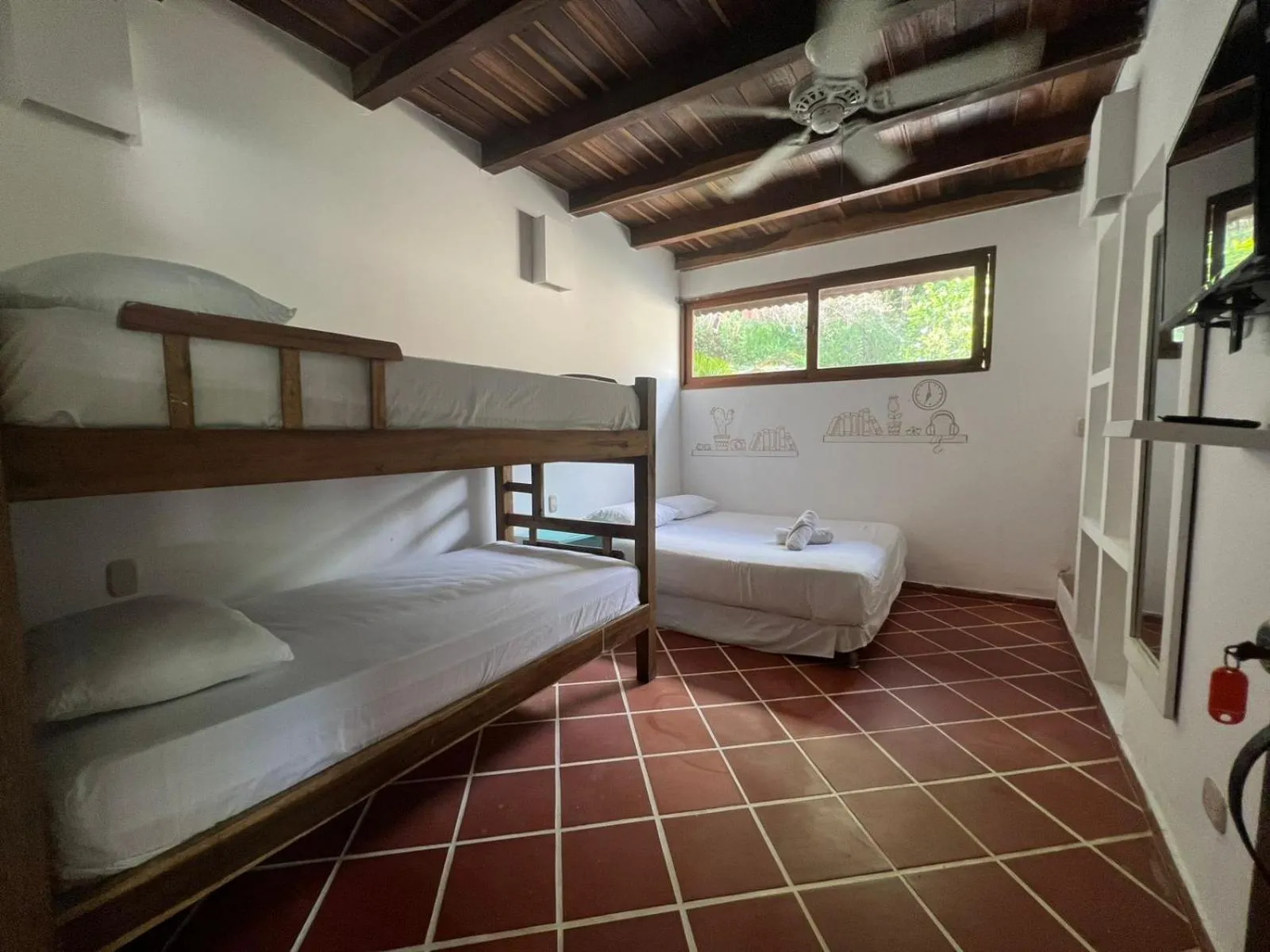 Photo of the whole room, Bed in Costeño River Minca