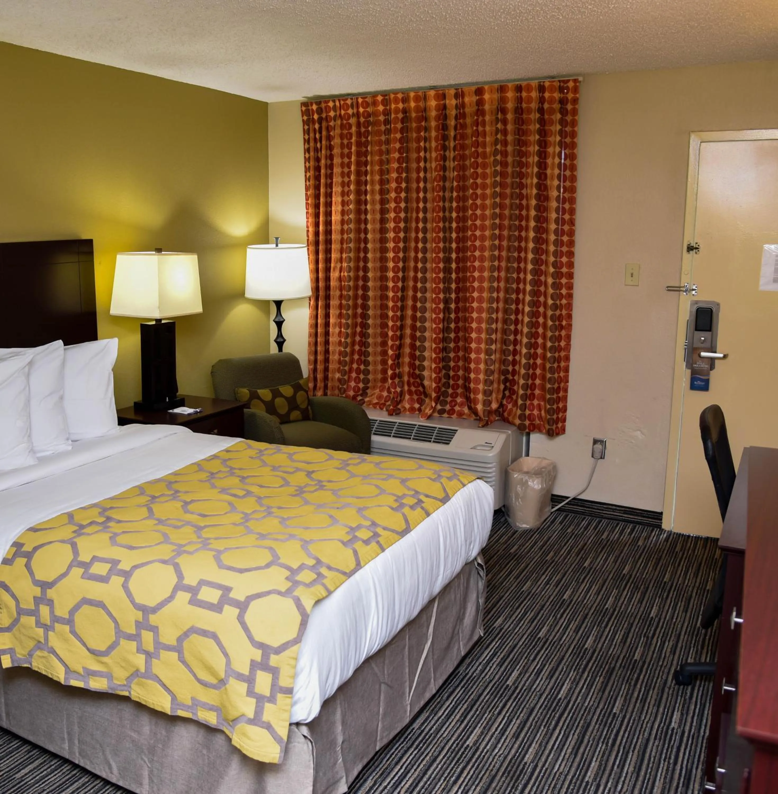 Photo of the whole room, Bed in Baymont by Wyndham Columbus GA