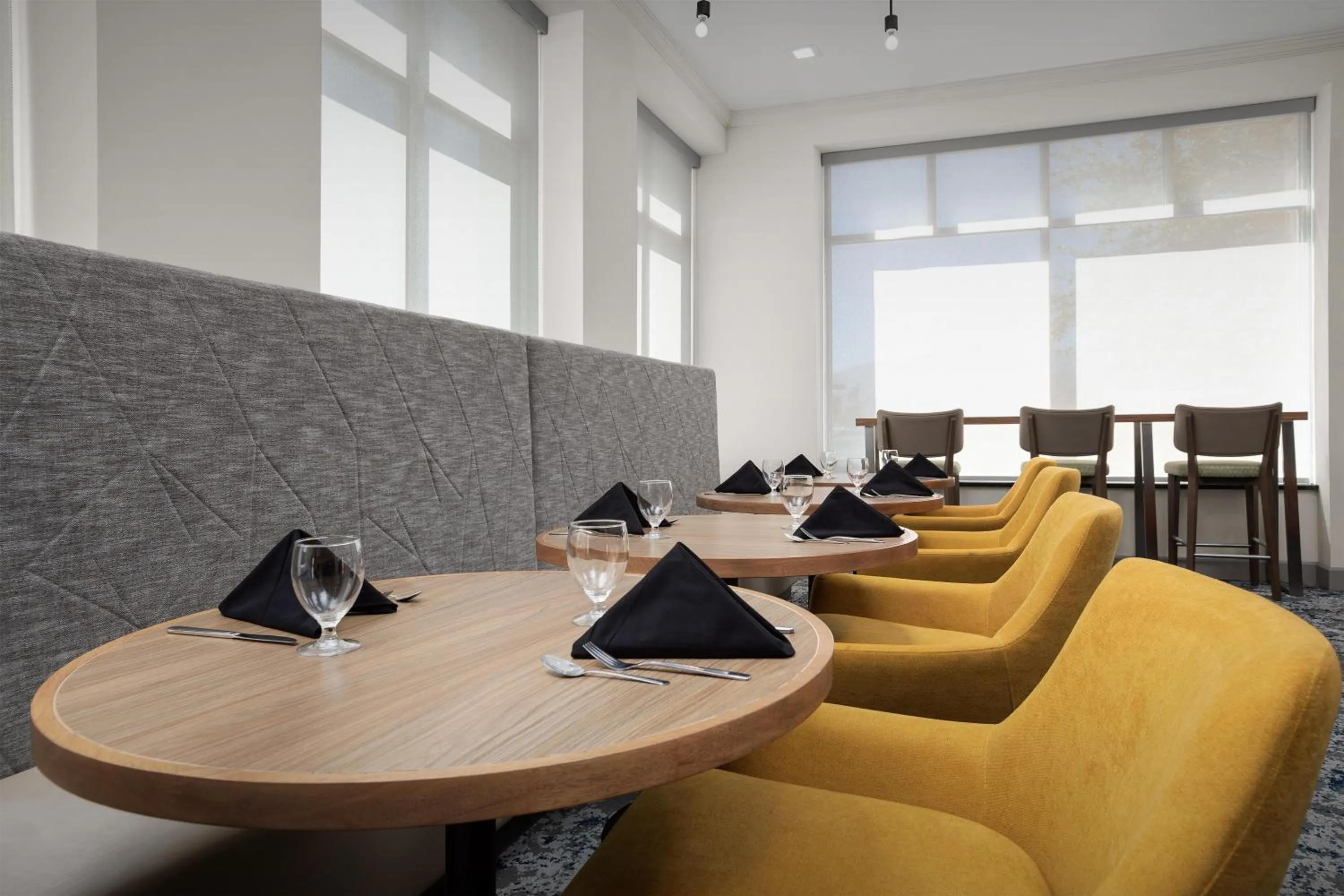 Restaurant/places to eat in Hilton Garden Inn Colorado Springs North Air Force Academy