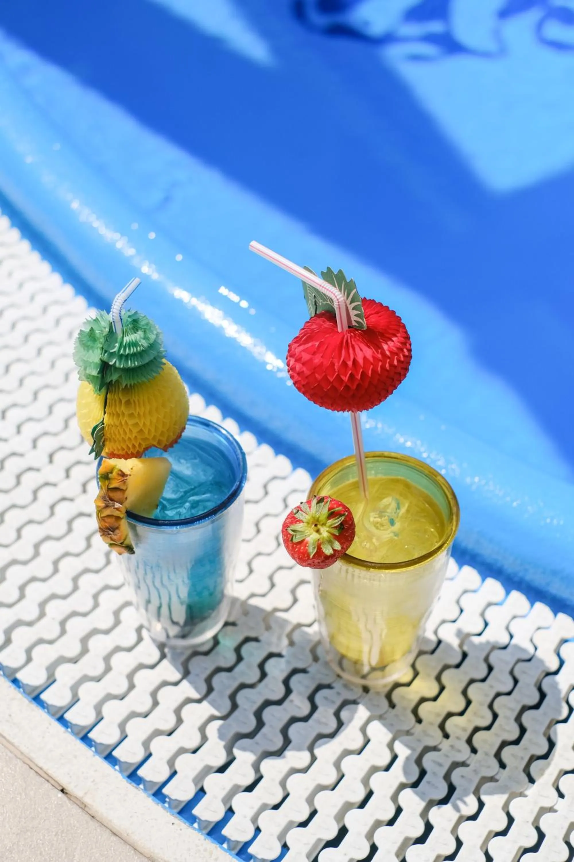 Summer in Hotel Thea