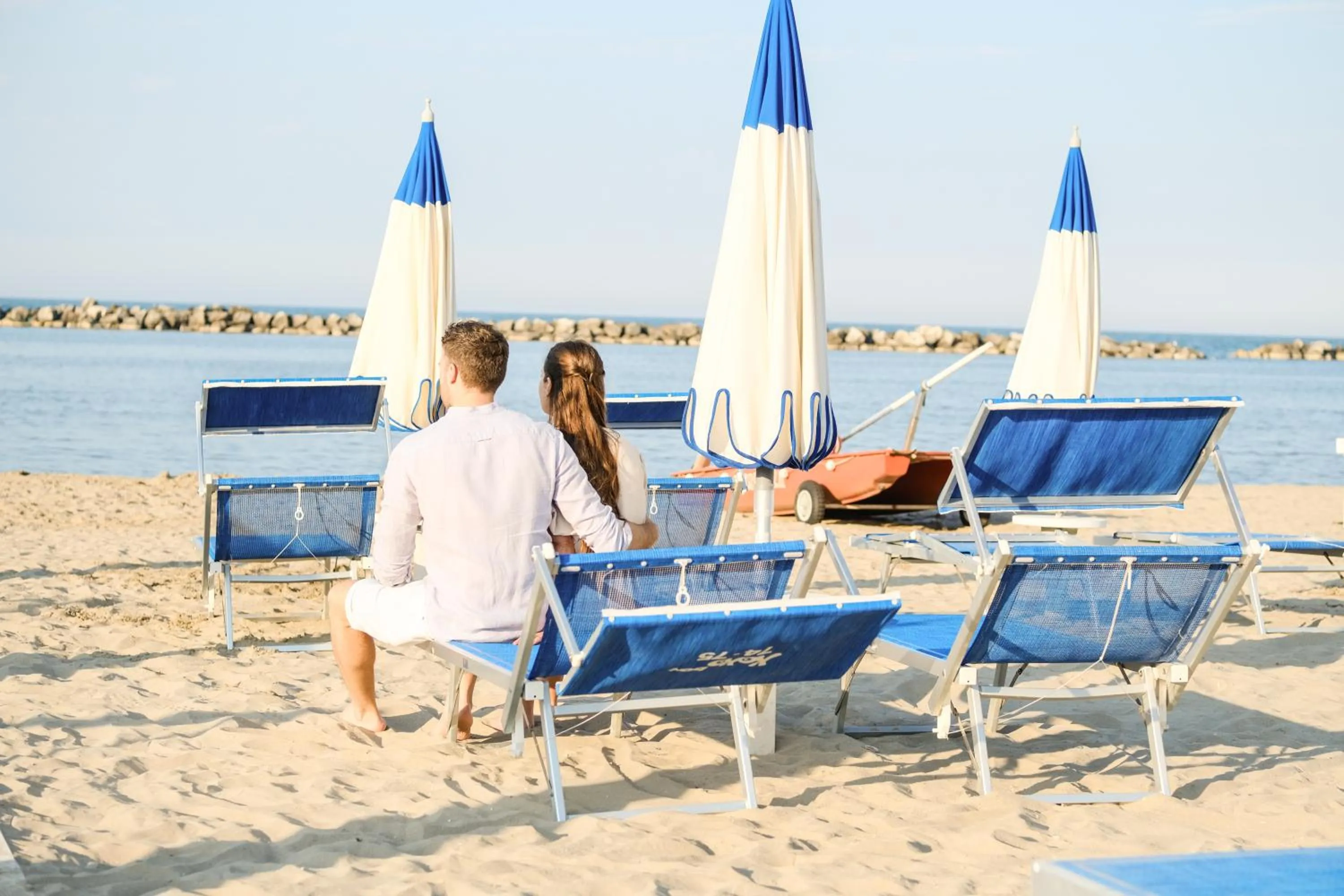 Summer in Hotel Thea