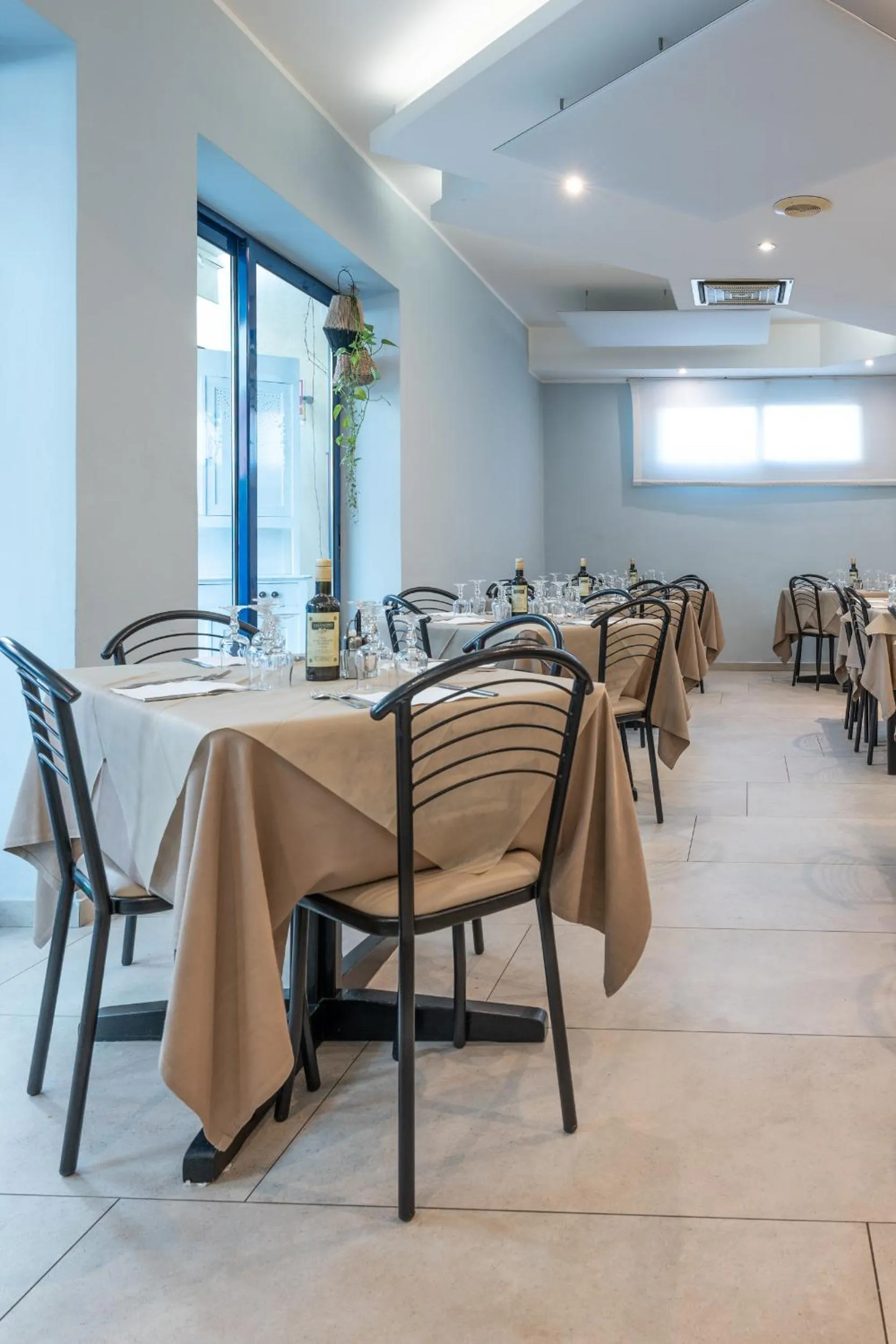 Restaurant/places to eat in Hotel Thea