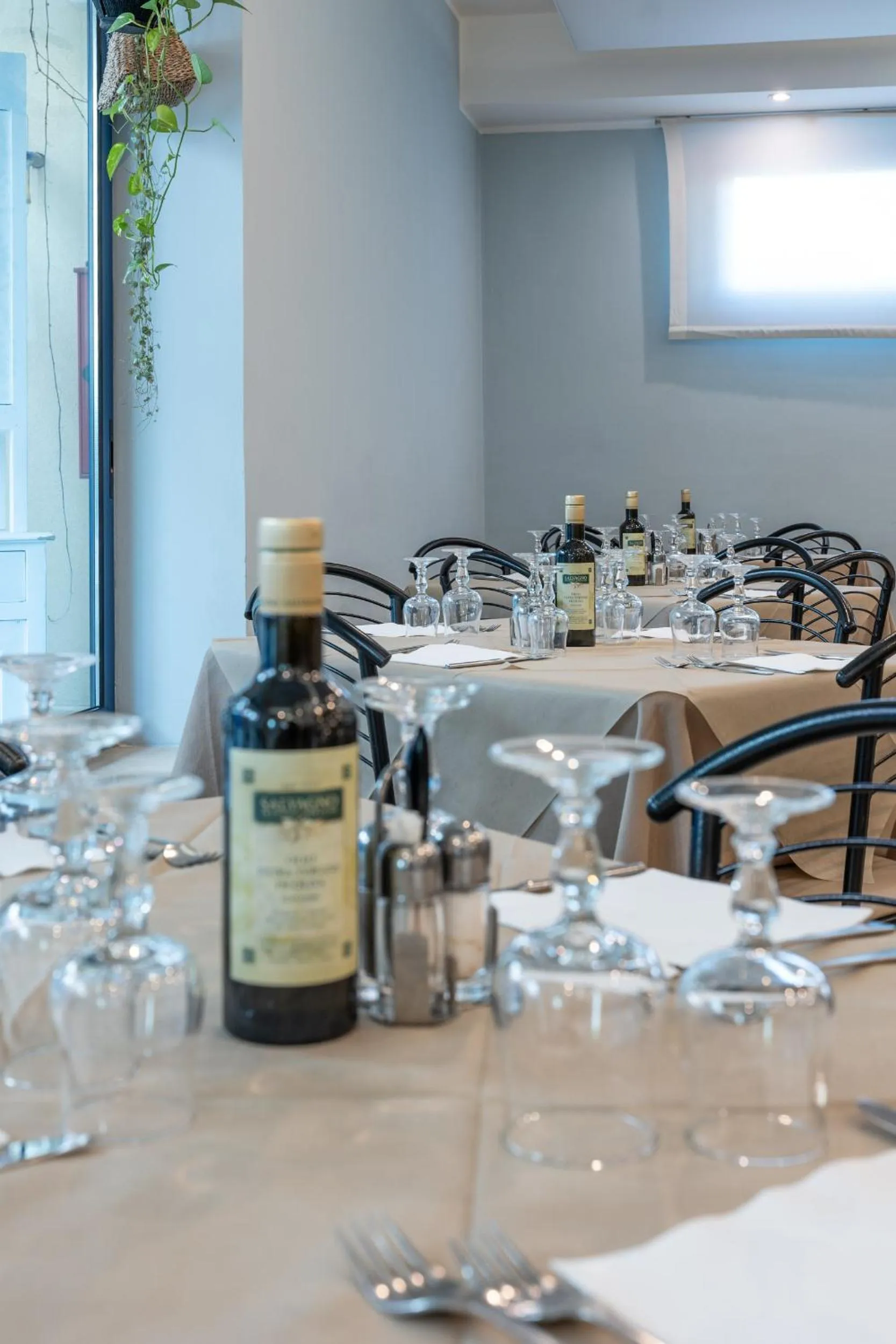 Restaurant/places to eat in Hotel Thea