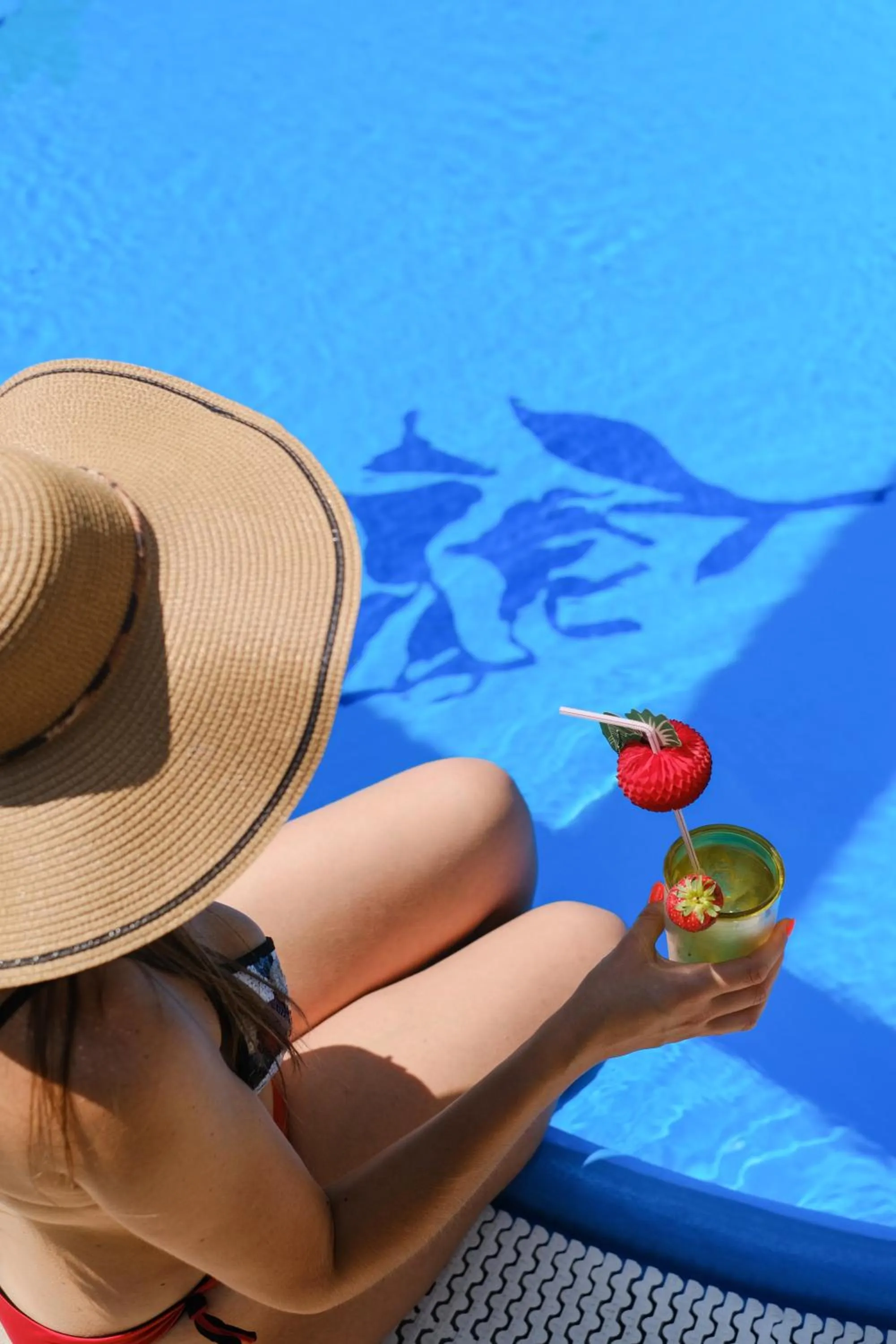 Summer in Hotel Thea