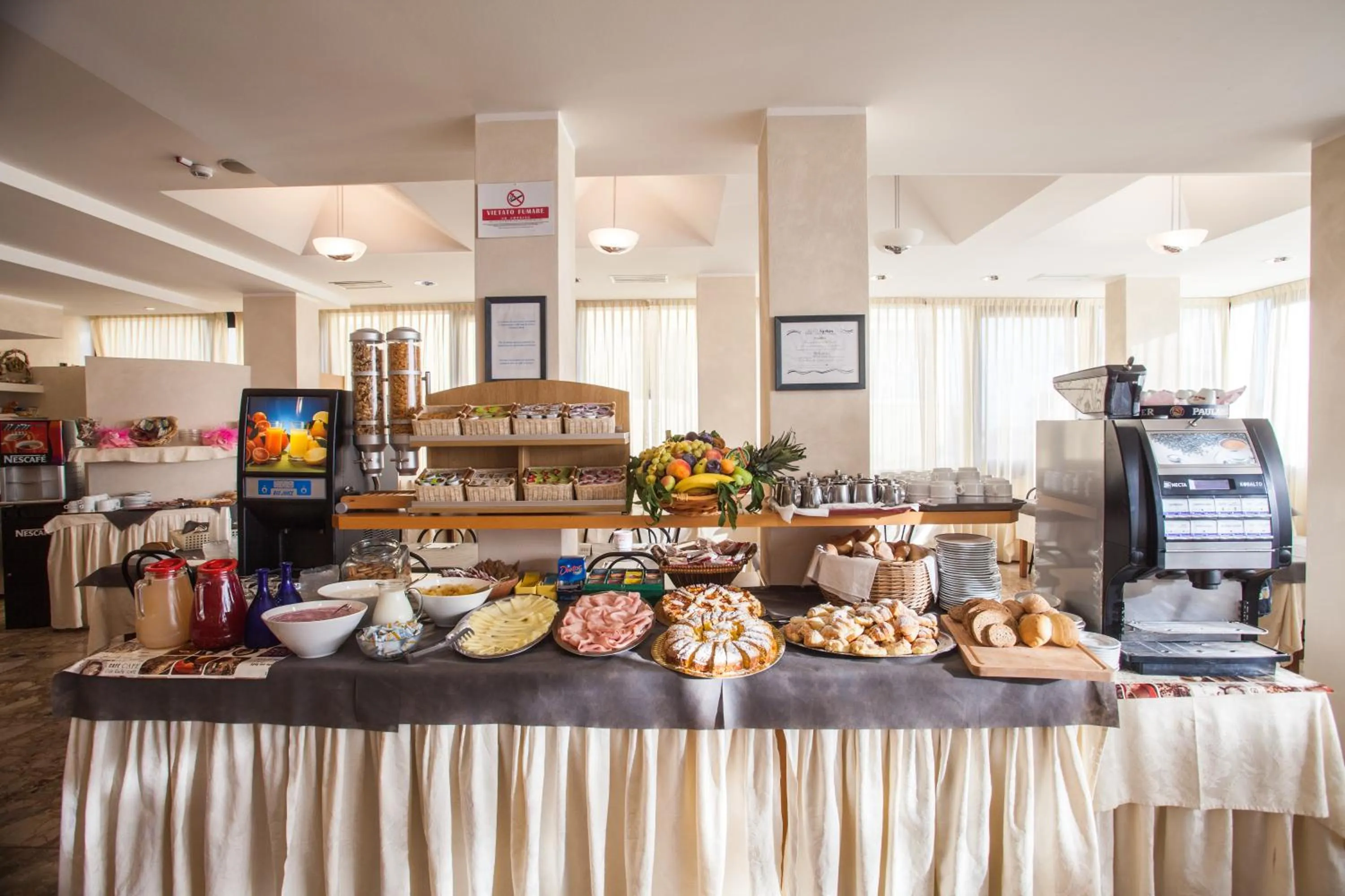 Restaurant/places to eat in Hotel Garden