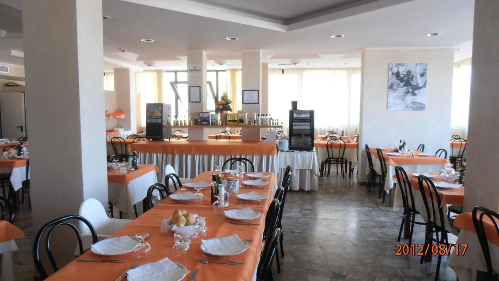 Restaurant/places to eat in Hotel Garden