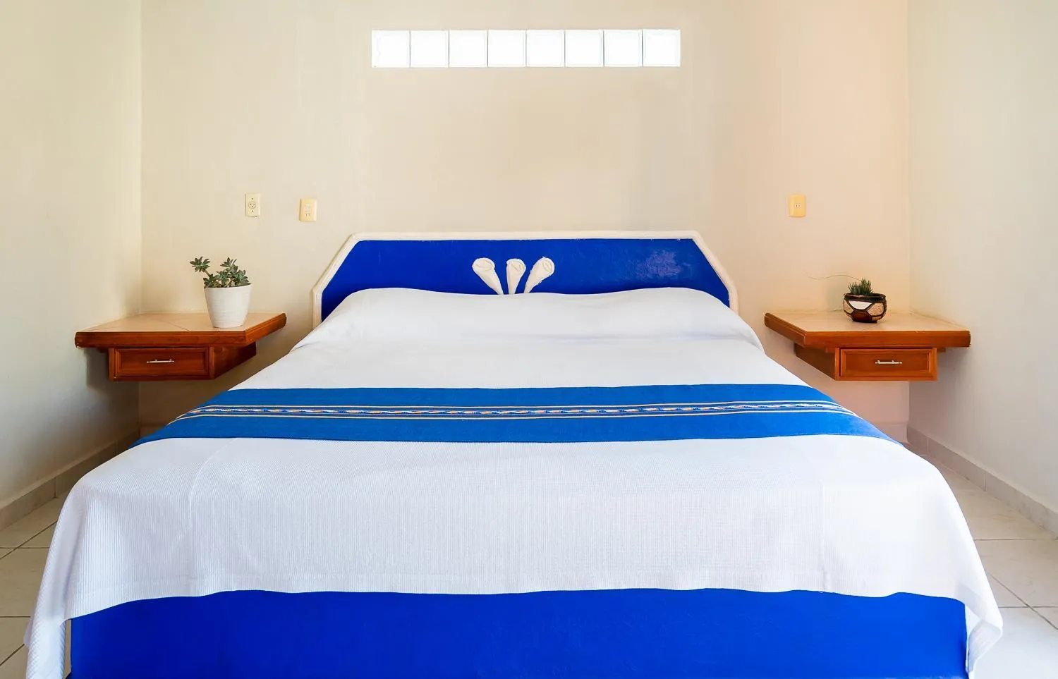 Bed in Hotel Yumkiin - Cerca Del Ferry y Terminal ADO