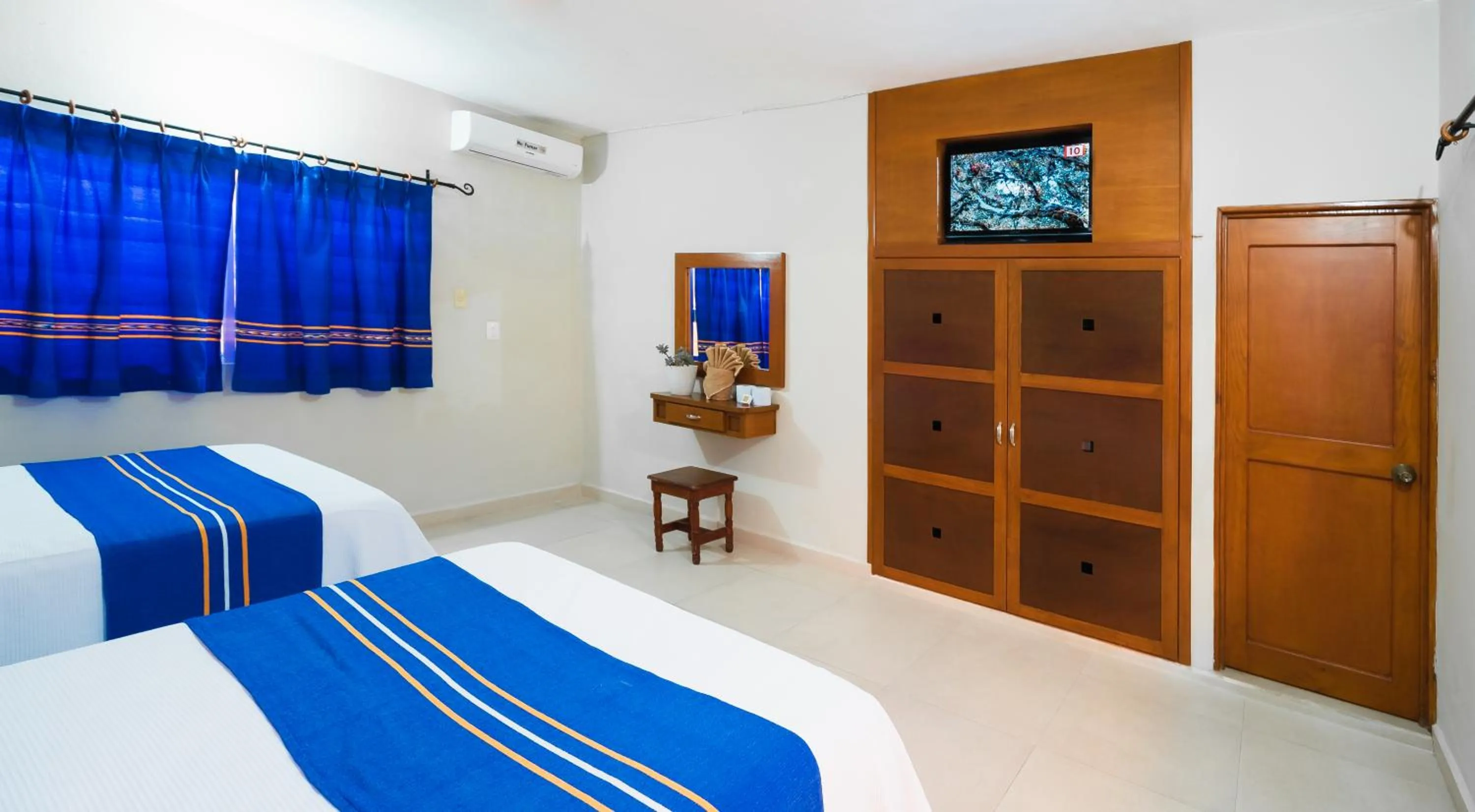 Bed in Hotel Yumkiin - Cerca Del Ferry y Terminal ADO