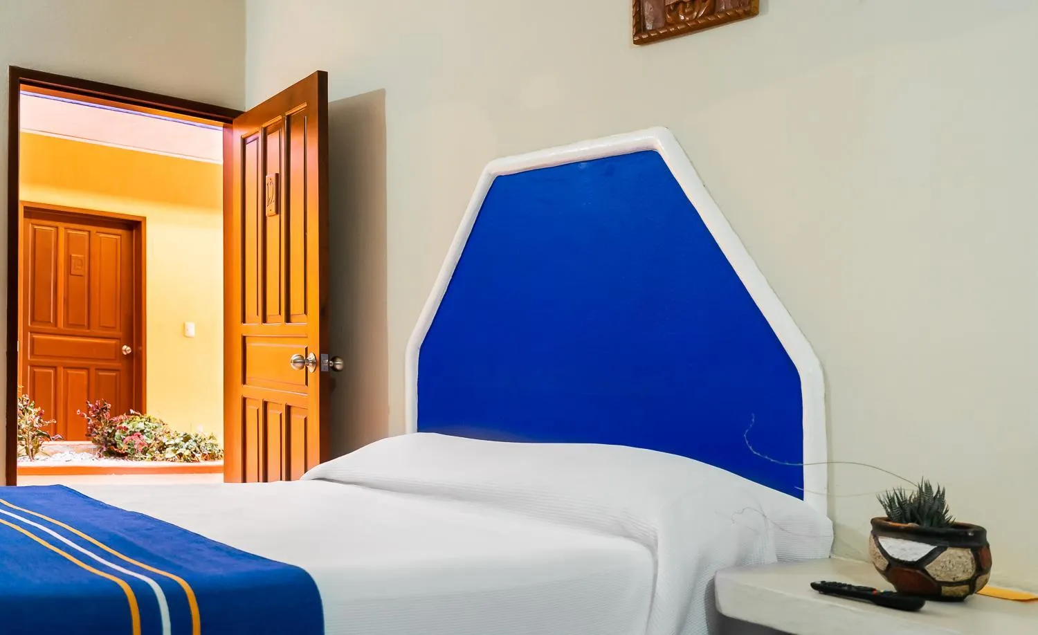 Bed in Hotel Yumkiin - Cerca Del Ferry y Terminal ADO