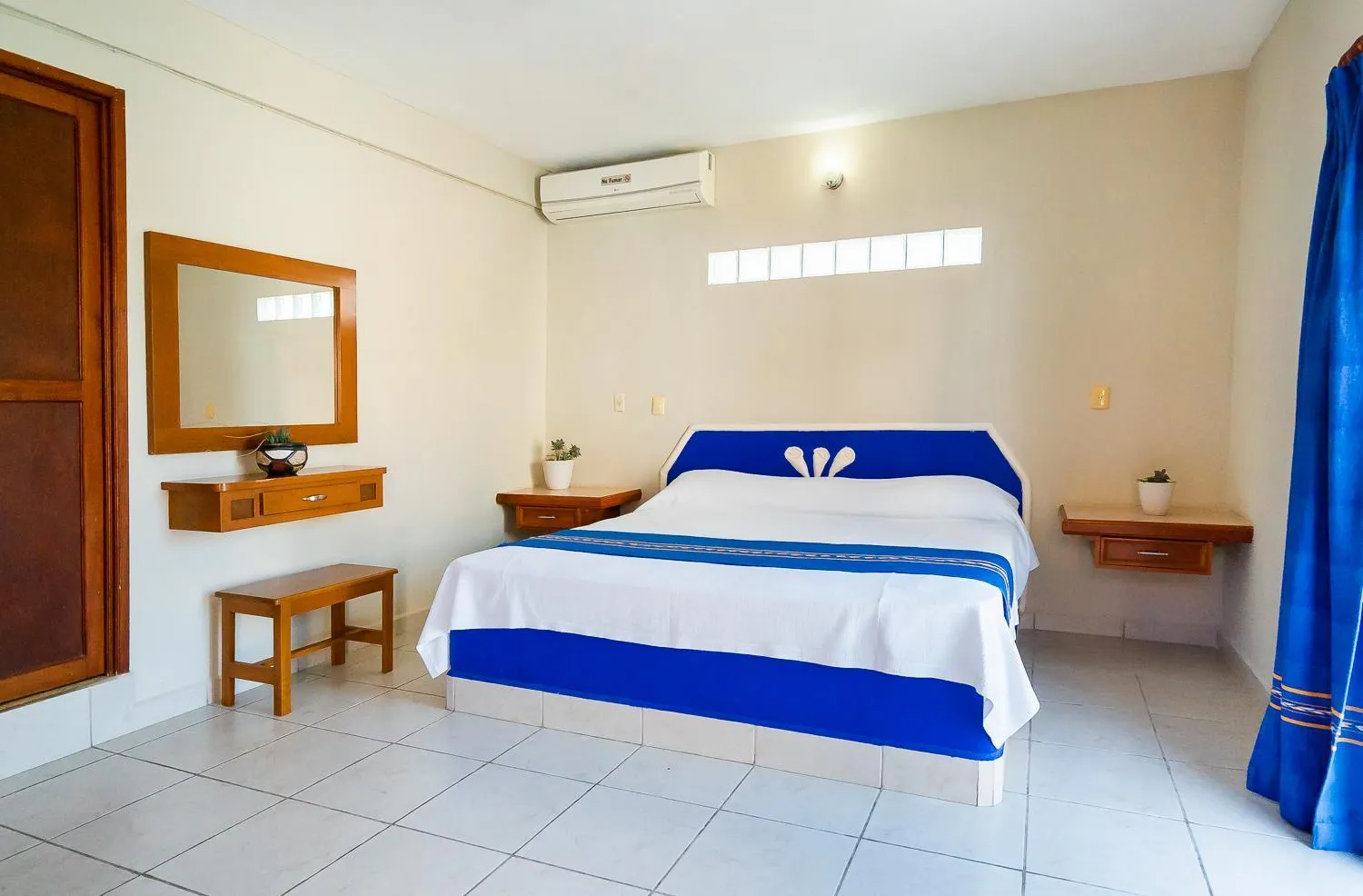 Bed in Hotel Yumkiin - Cerca Del Ferry y Terminal ADO