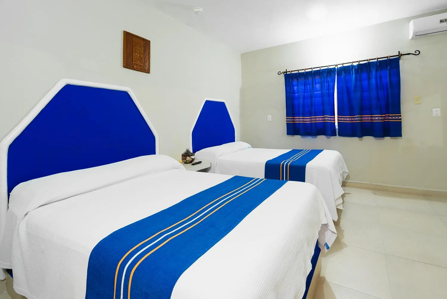 Bed in Hotel Yumkiin - Cerca Del Ferry y Terminal ADO