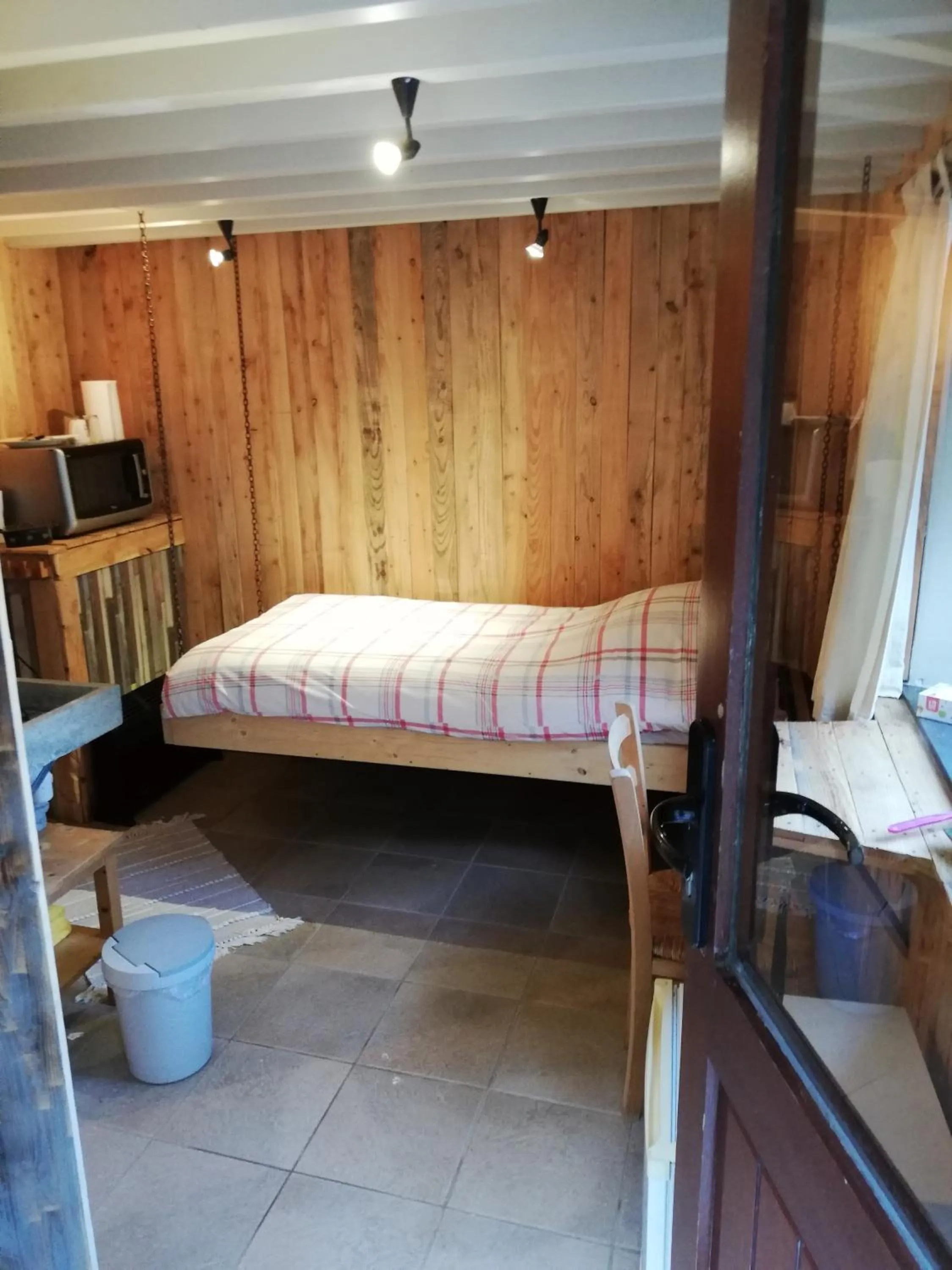 Photo of the whole room, Bed in Couettes et Picotin