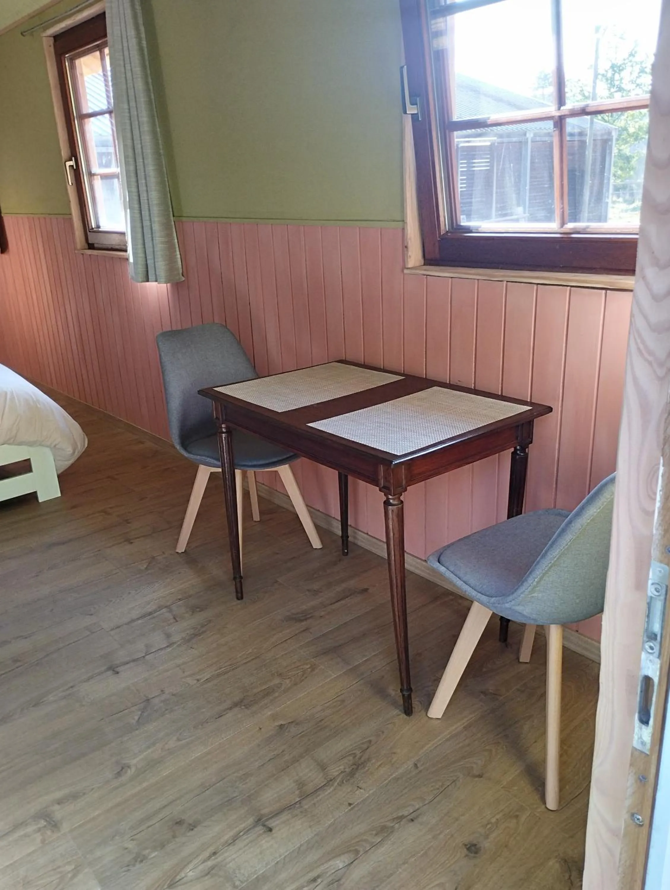 Seating area in Couettes et Picotin