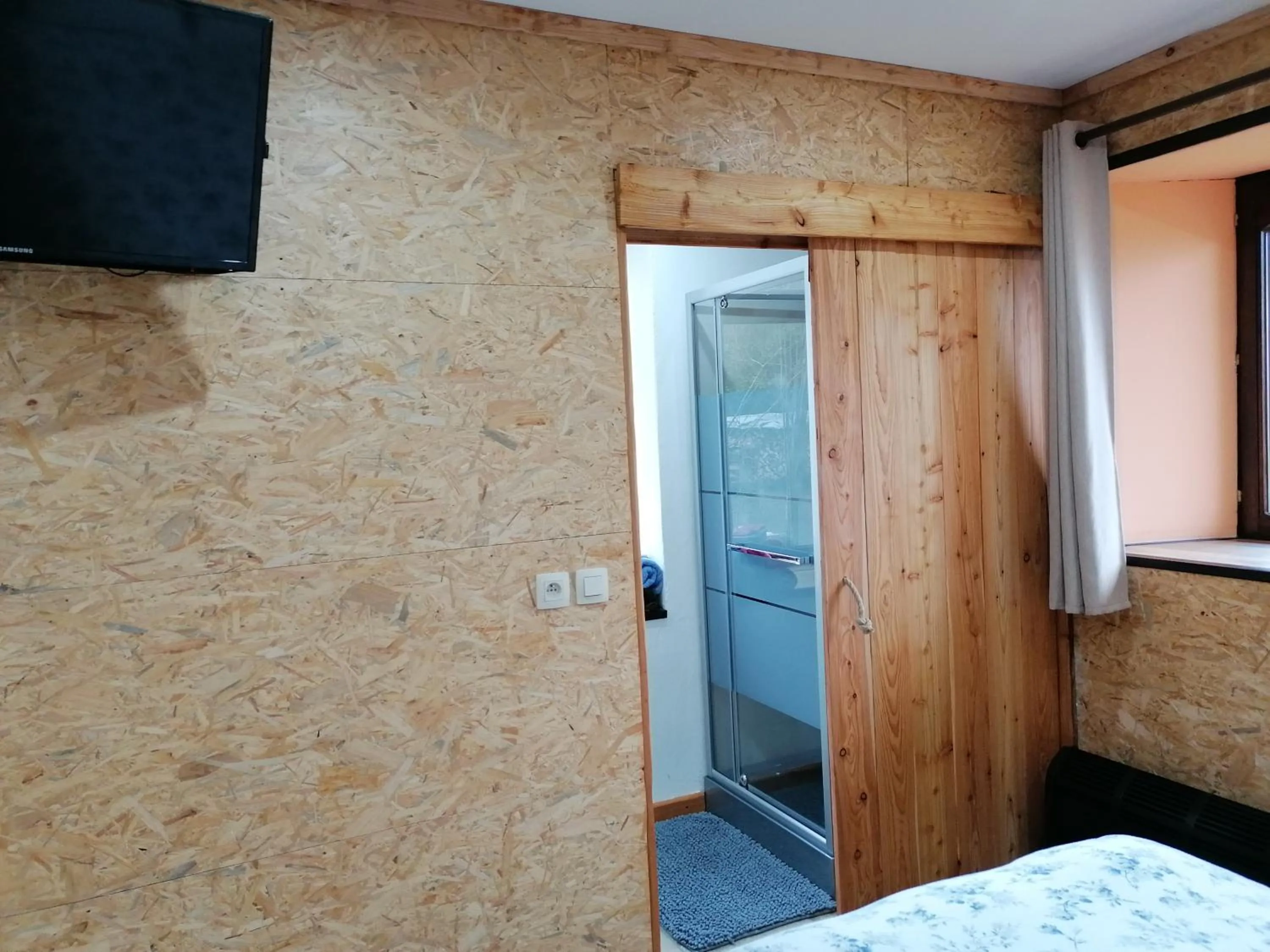 Bathroom, Bed in Couettes et Picotin