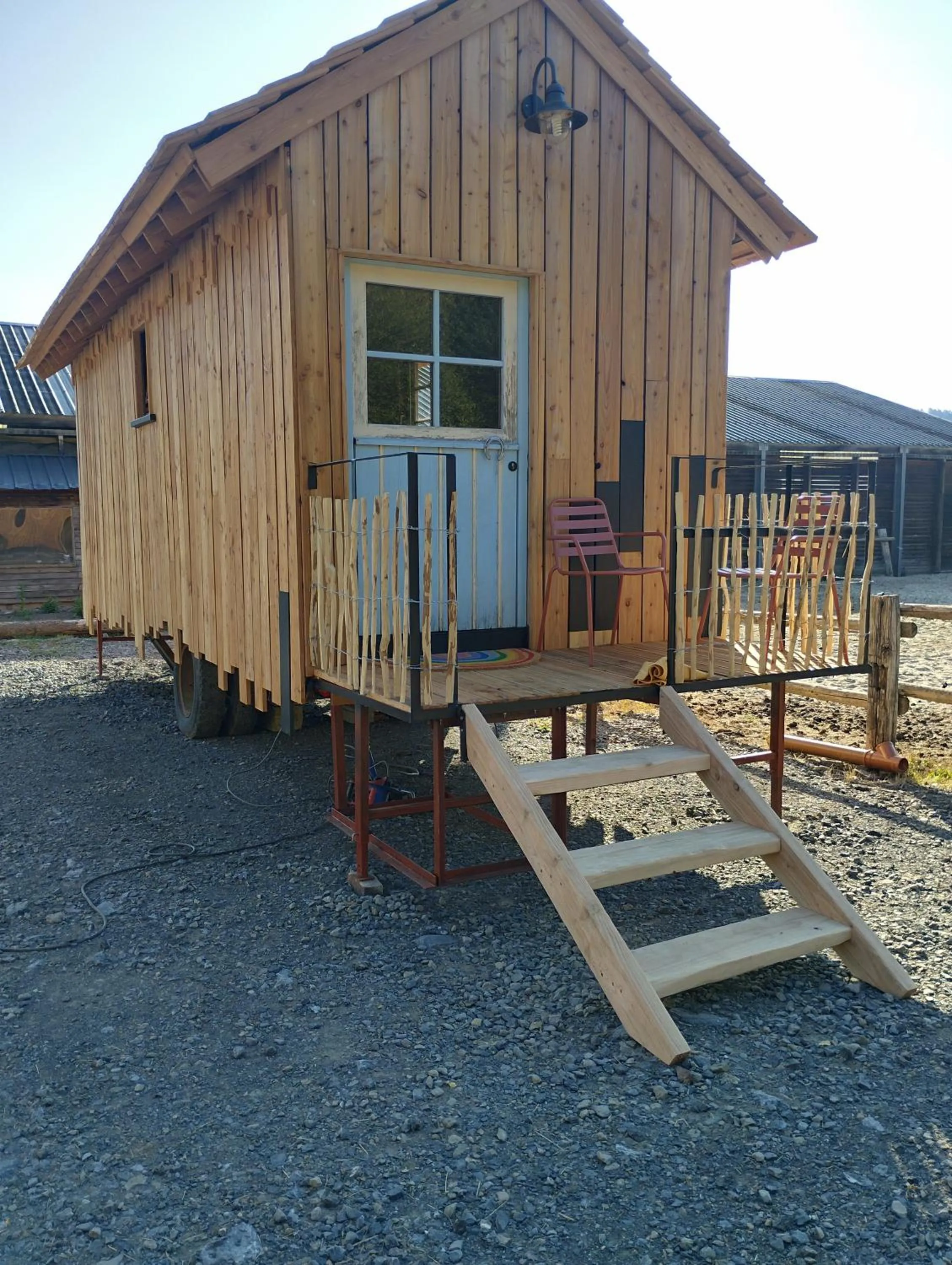 Facade/entrance in Couettes et Picotin