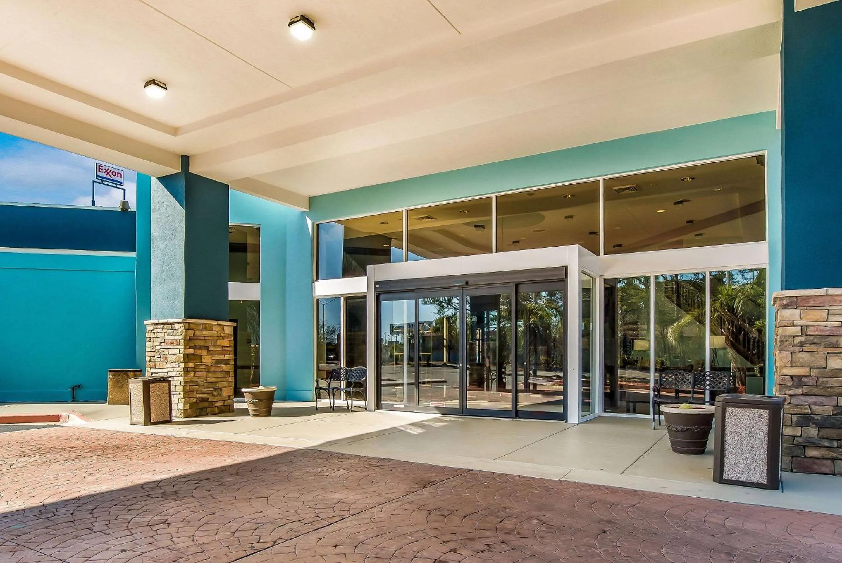 Property building in Clarion Inn & Suites Florence - Darlington