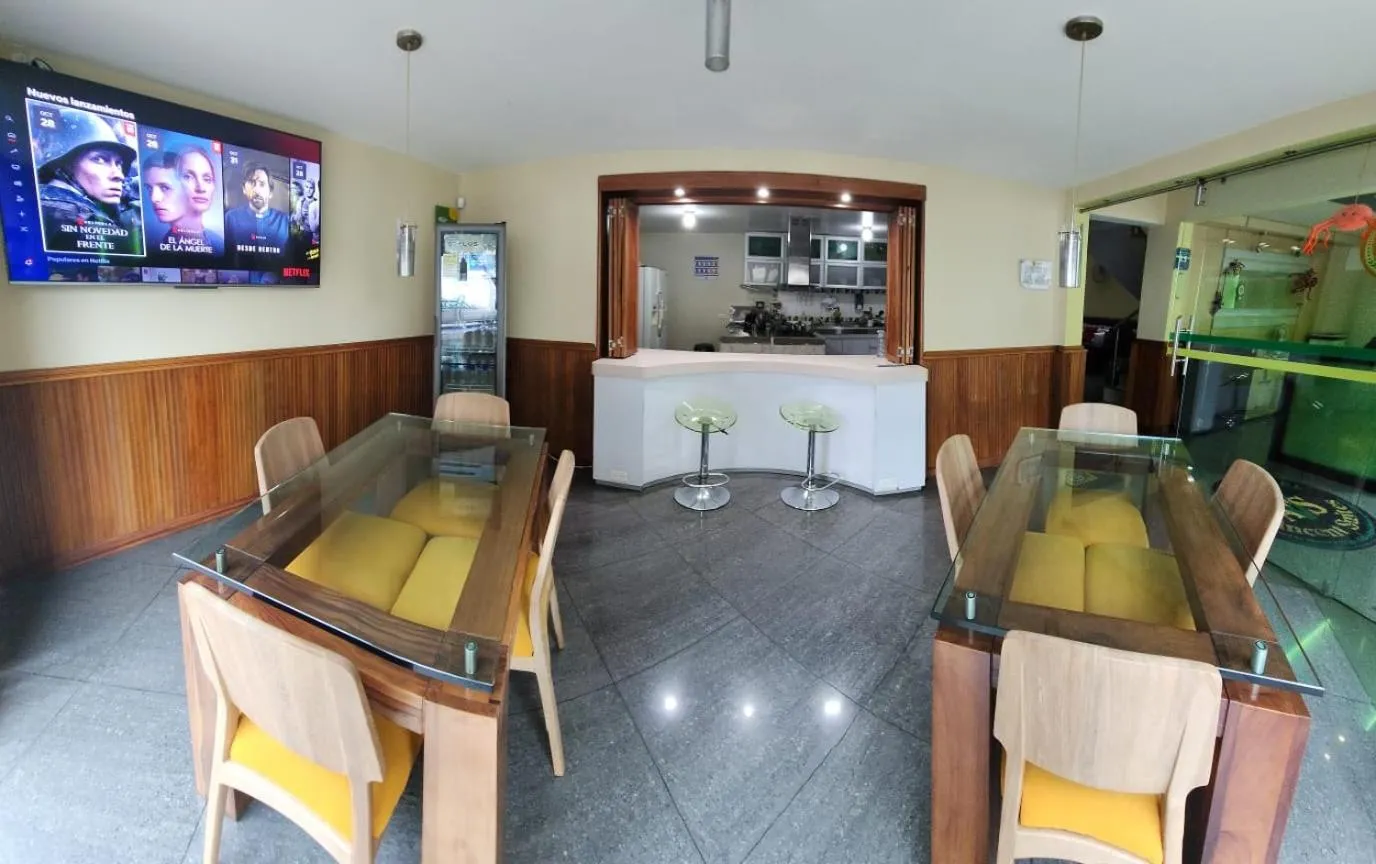 Restaurant/places to eat in Apartahotel Vincent Suites