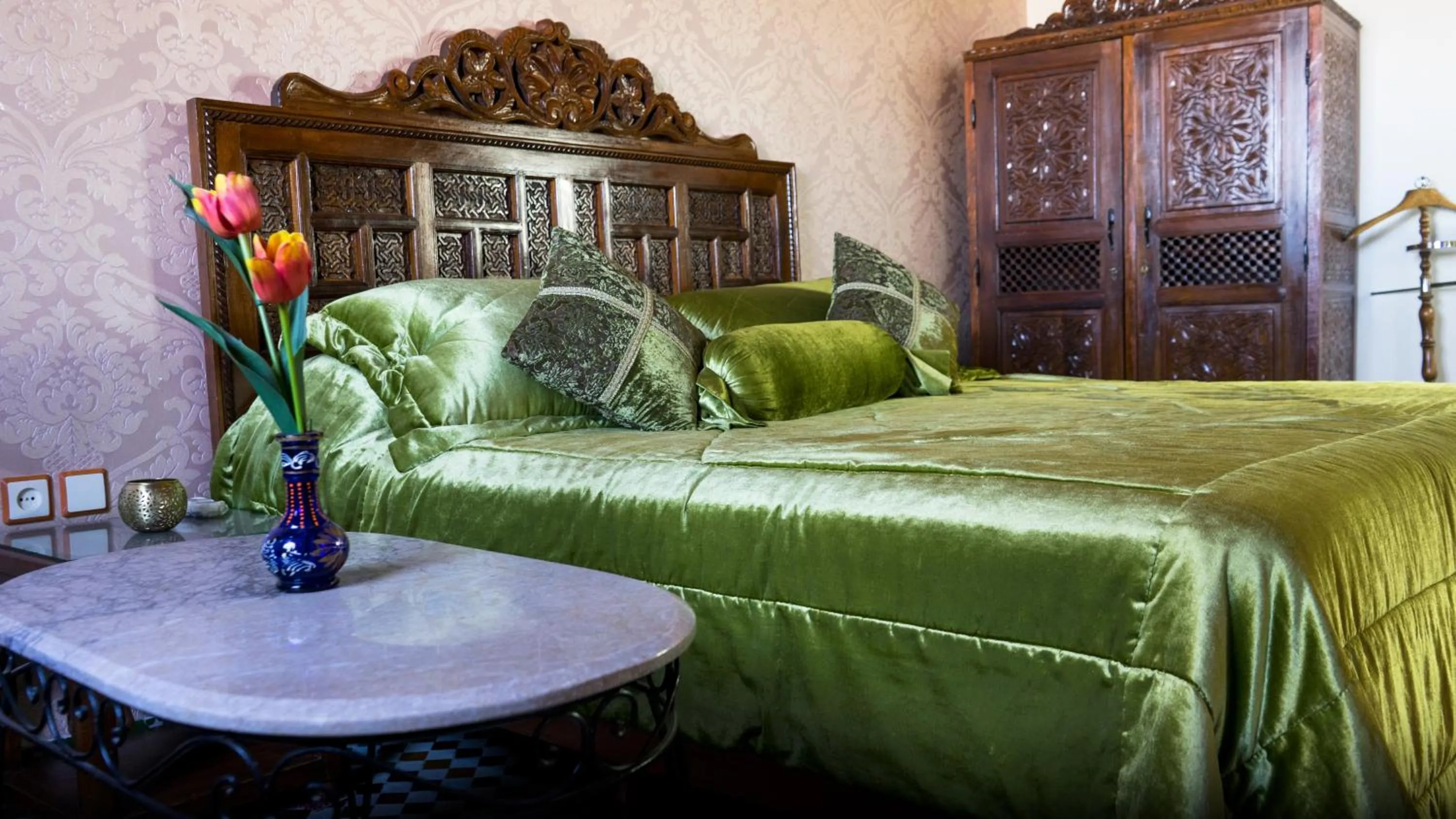 Bed in Riad Dar El Ouedghiri
