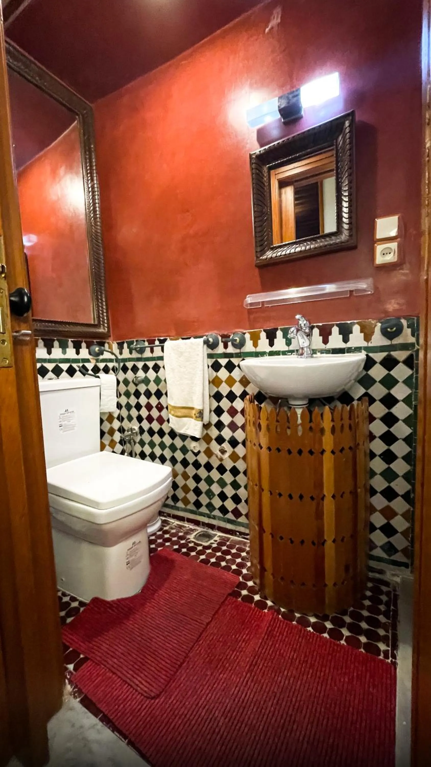 Shower in Riad Dar El Ouedghiri