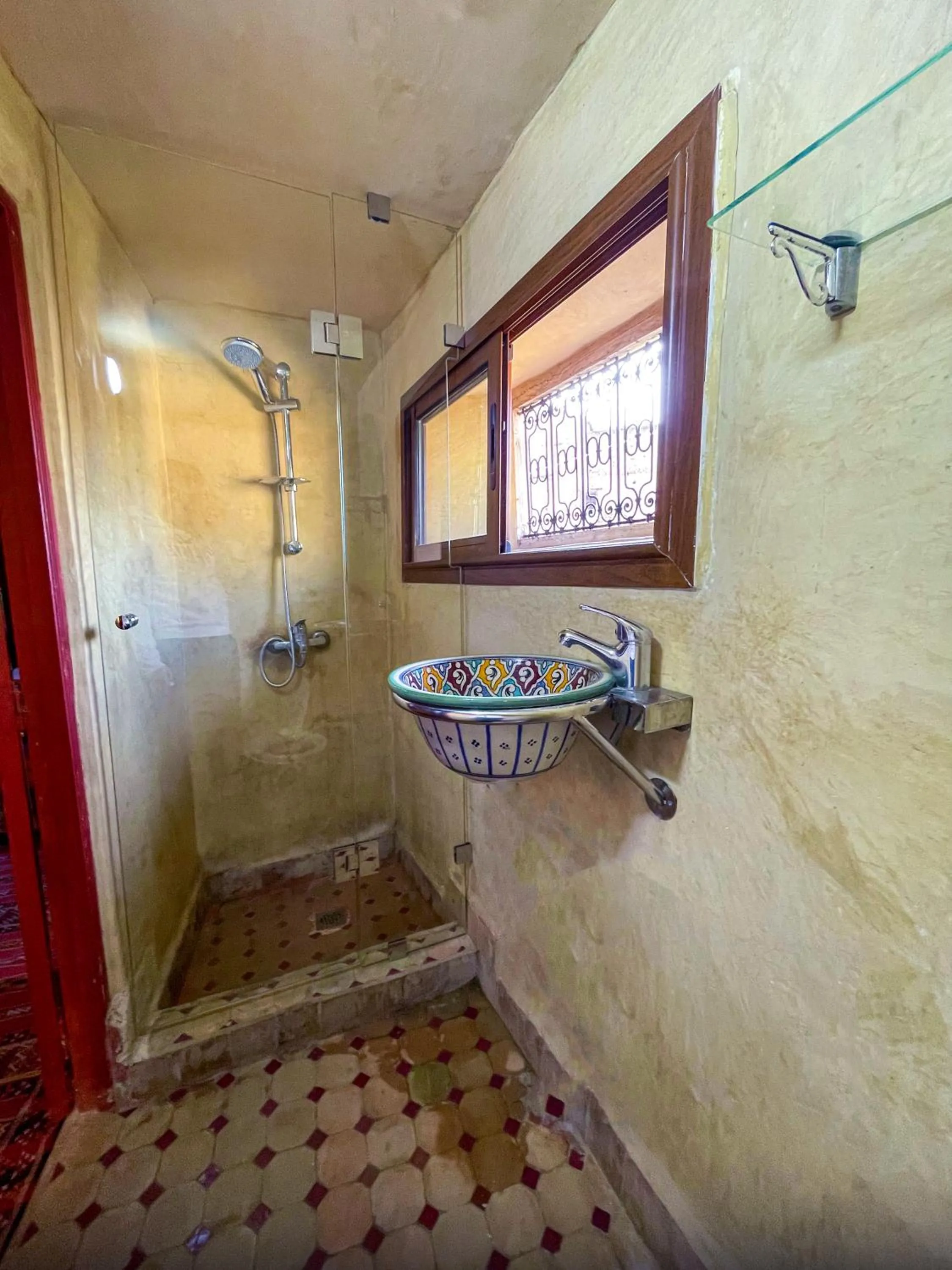 Shower in Riad Dar El Ouedghiri