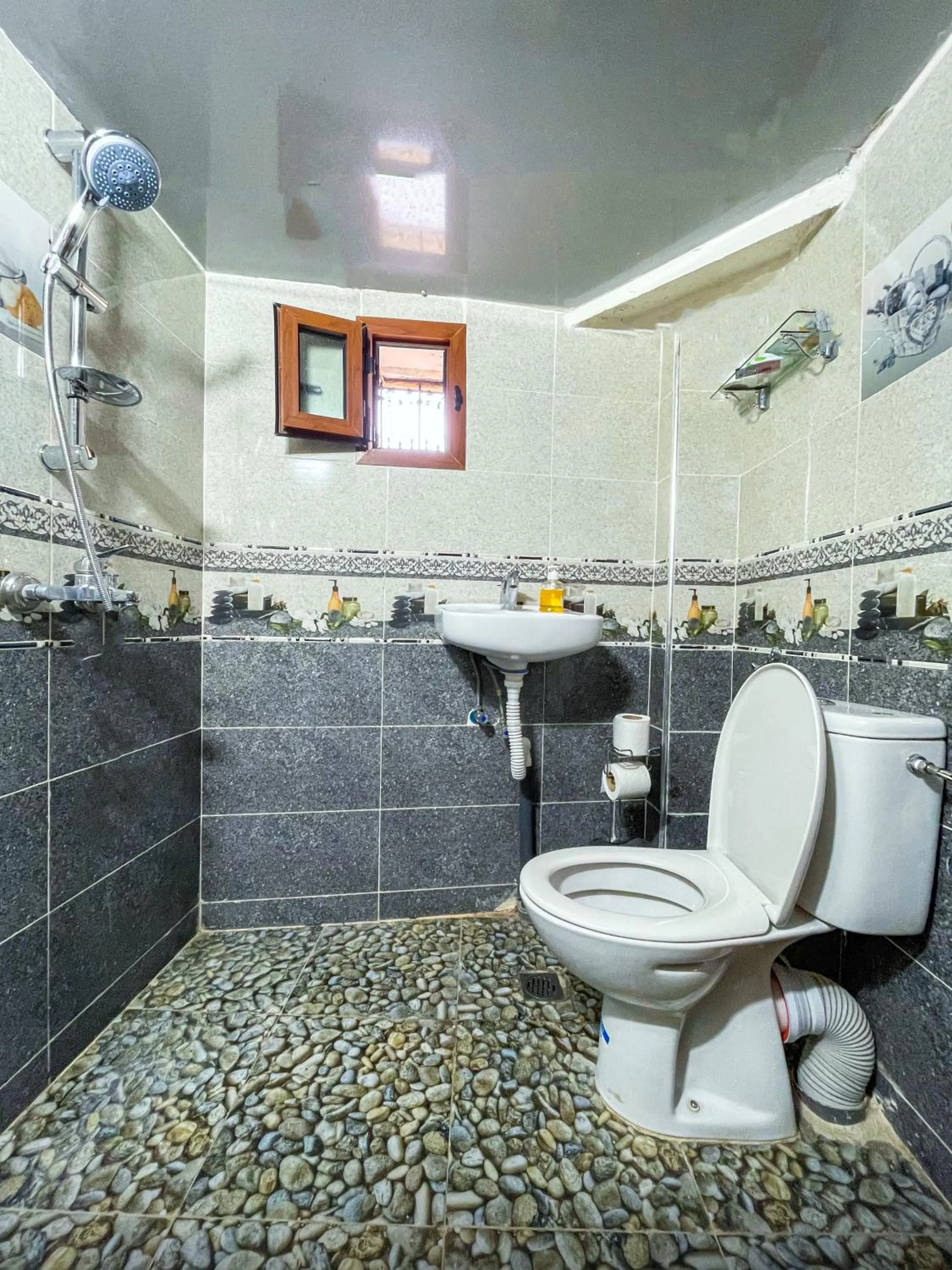 Shower in Riad Dar El Ouedghiri