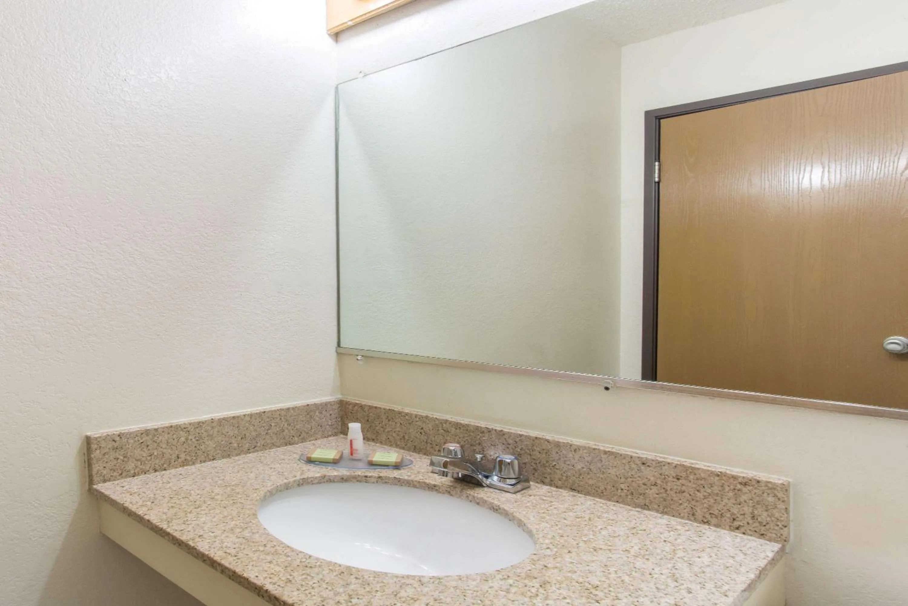 Bathroom in Super 8 by Wyndham Richmond/Broad Street