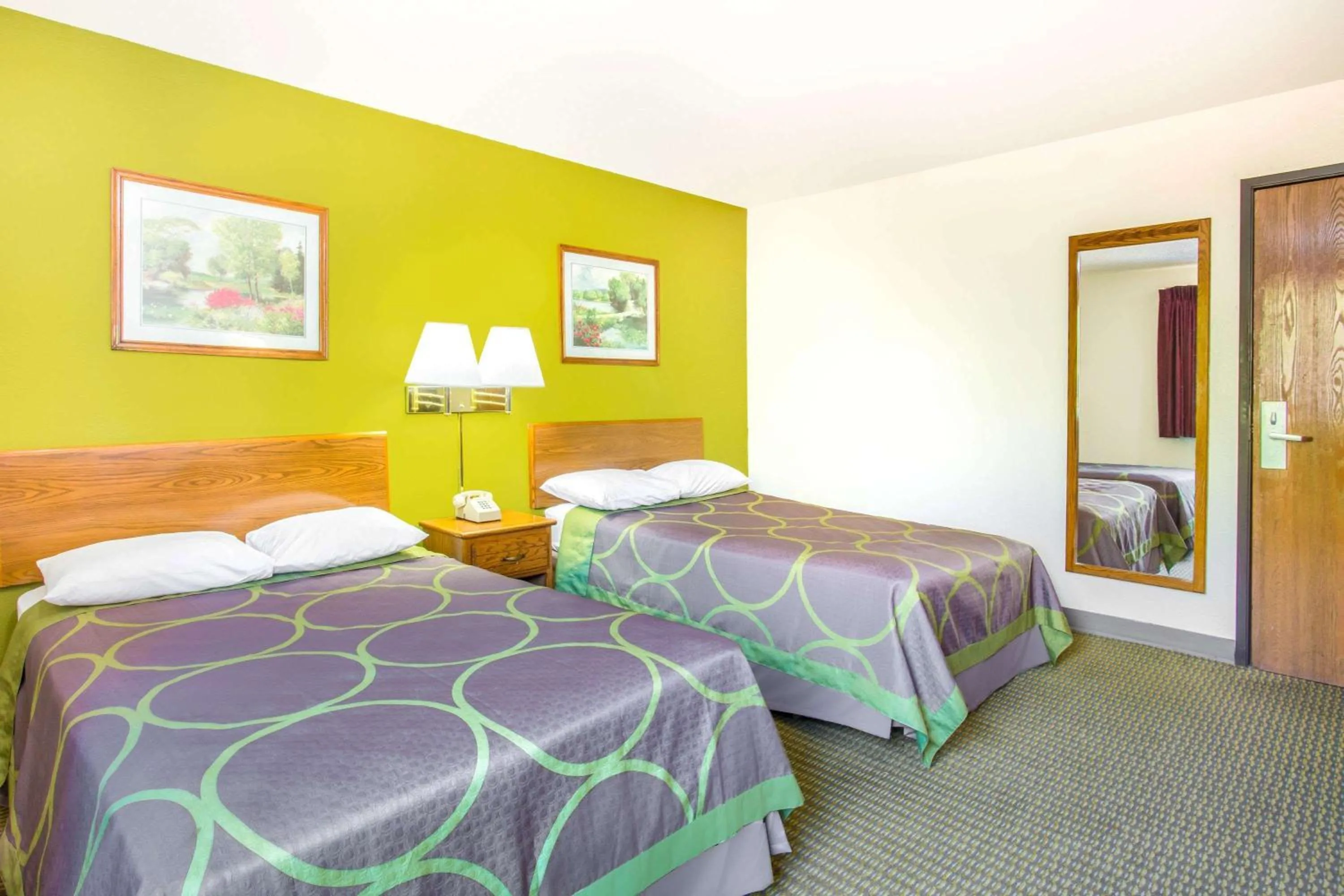 Bed in Super 8 by Wyndham Richmond/Broad Street