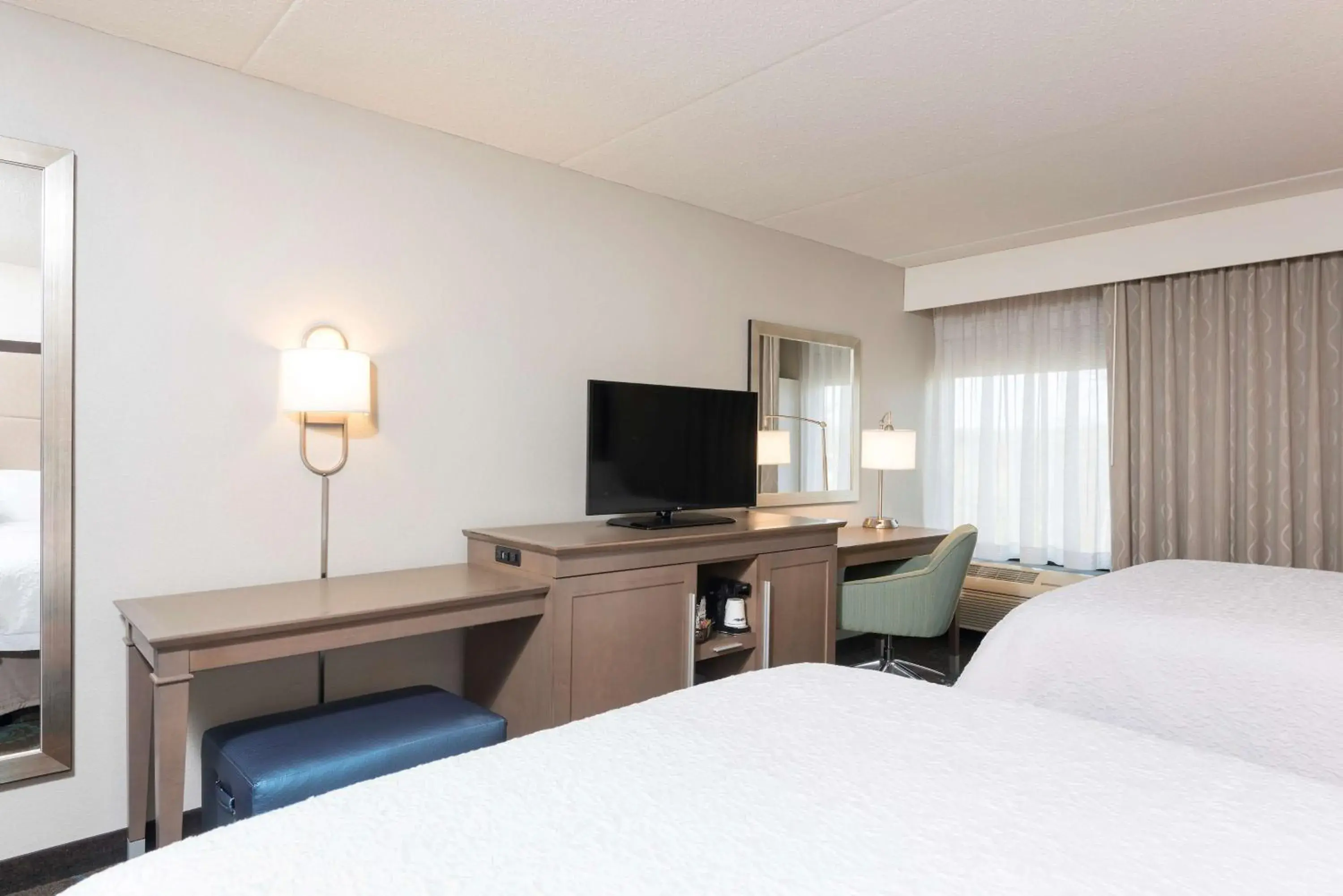 Bed in Hampton Inn Bloomington Bed in Hampton Inn Bloomington