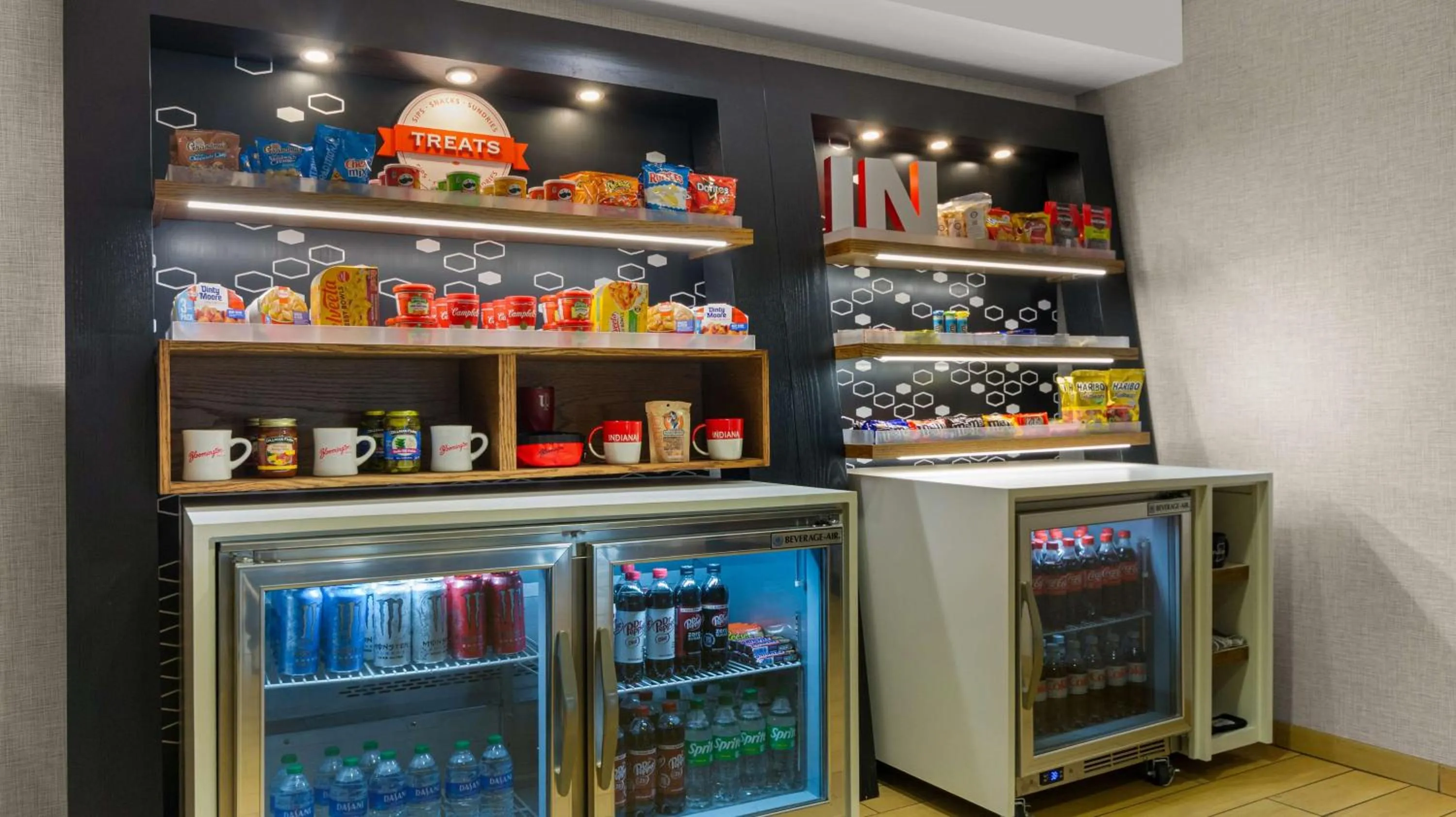 Restaurant/places to eat in Hampton Inn Bloomington