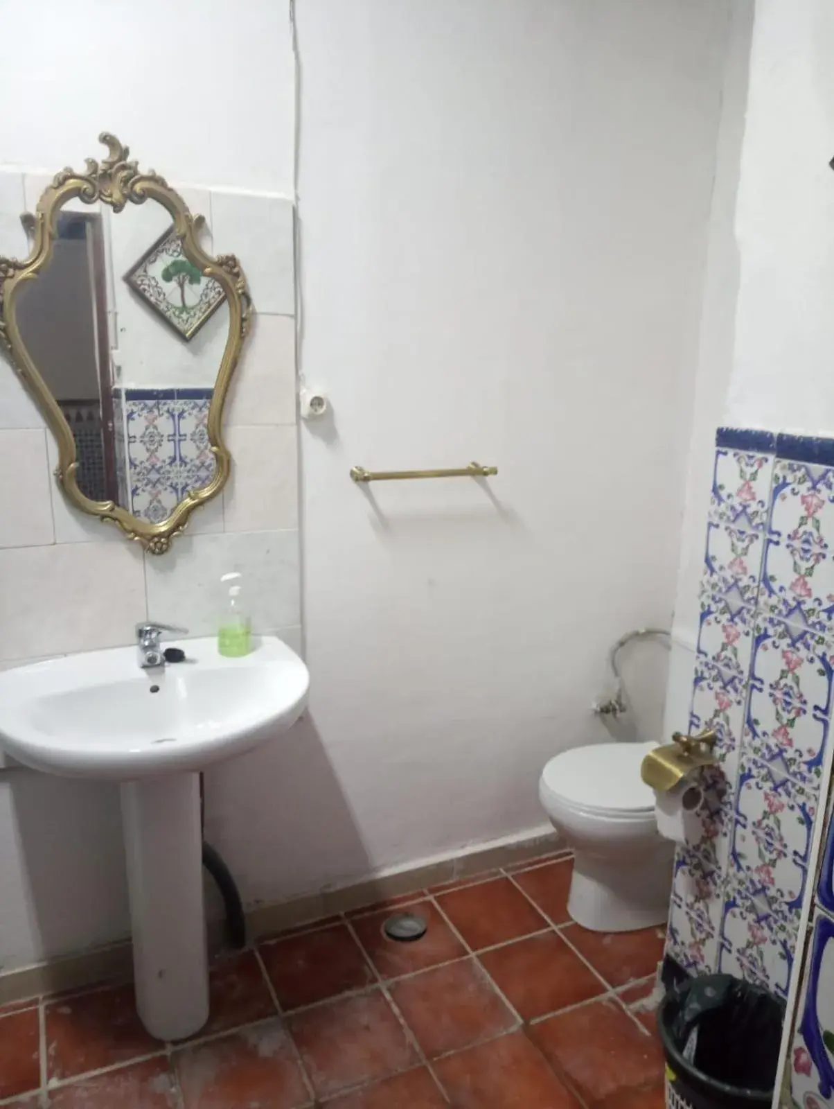 Double Room with Shared Bathroom in Pensión Santa María la Blanca Double Room with Shared Bathroom in Pensión Santa María la Blanca
