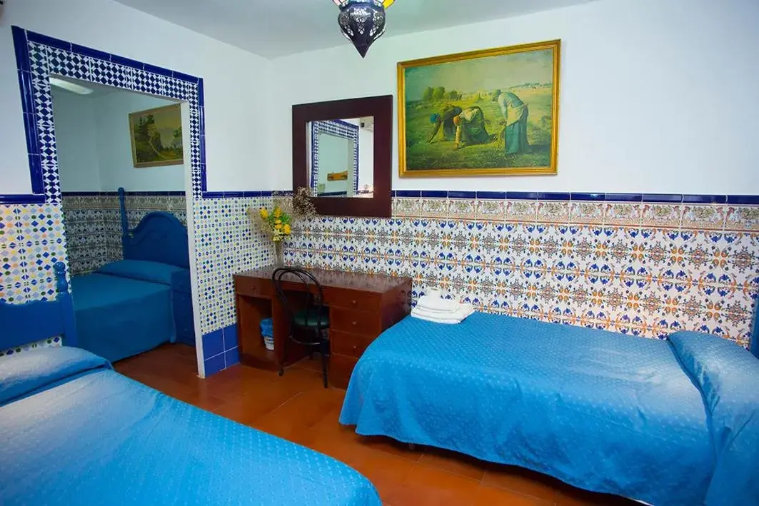 Twin Room with Private Bathroom in Pensión Santa María la Blanca Twin Room with Private Bathroom in Pensión Santa María la Blanca